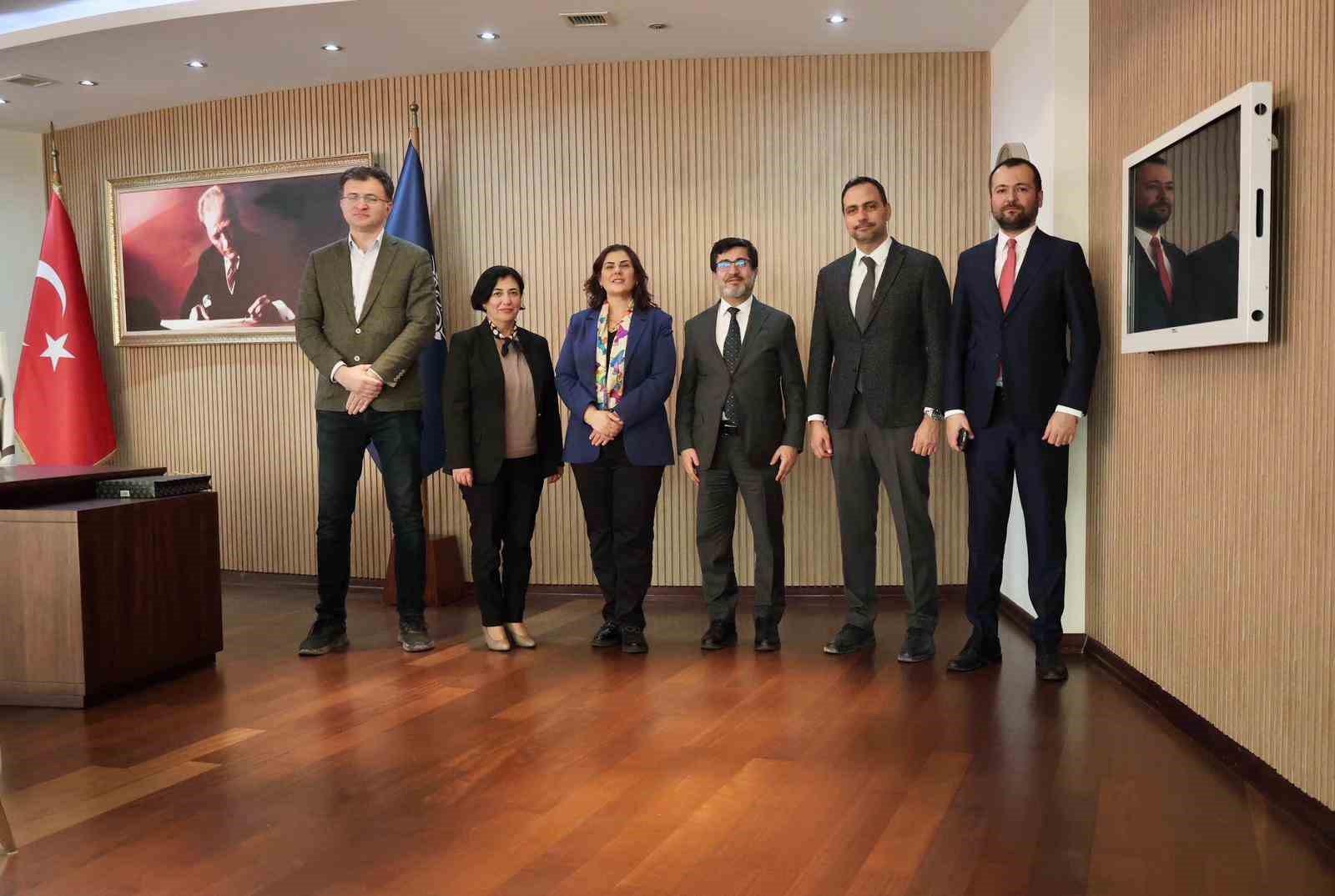 Aydın Havalimanı uluslararası ticari uçuşlara hazırlanıyor
?v=1