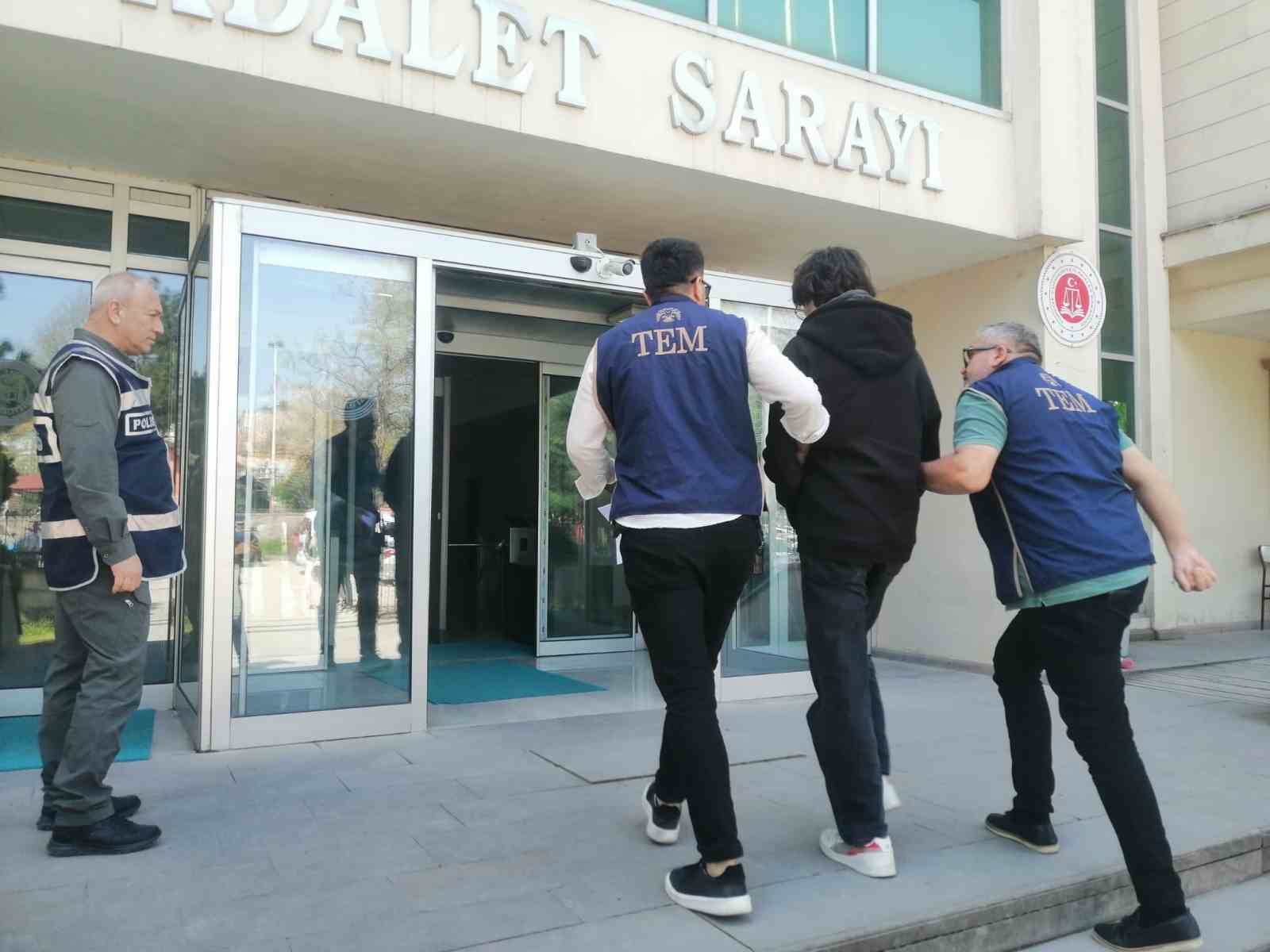 Tokat’ta okulunu hedef gösteren öğrenci tutuklandı
?v=1