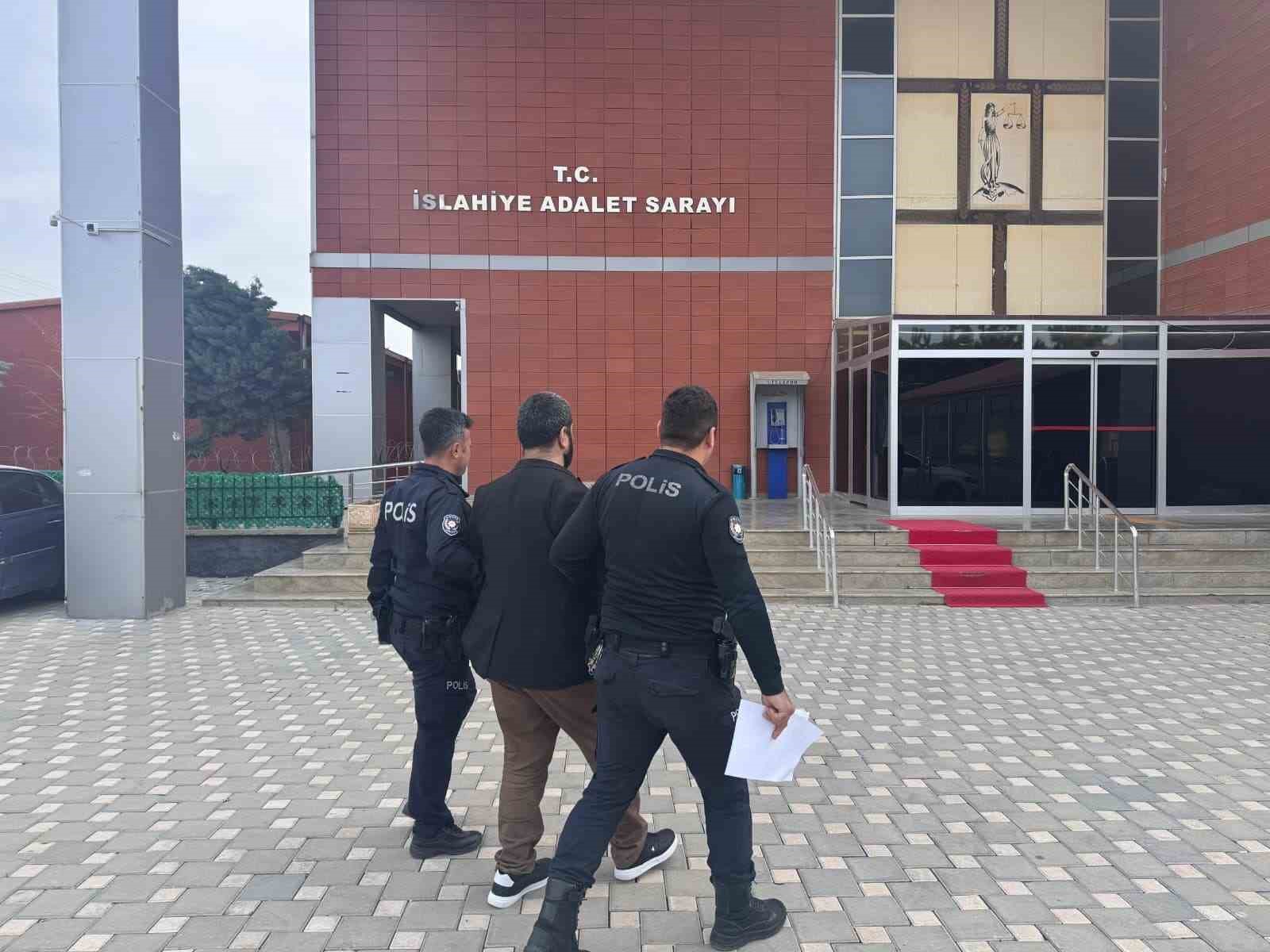  Okullar değil yargı makamları hedef alınmalı  diyen şahıs tutuklandı
?v=1