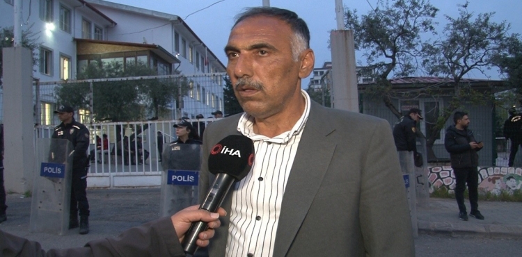 Mahalle muhtarı okul saldırısını anlattı:  Öğretmen çocukların üzerine kapanmıştı ?v=1