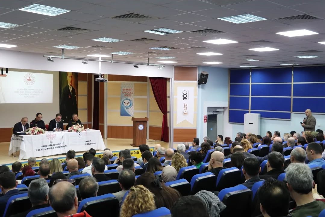 Edremit’te eğitimde güvenlik zirvesi
?v=1