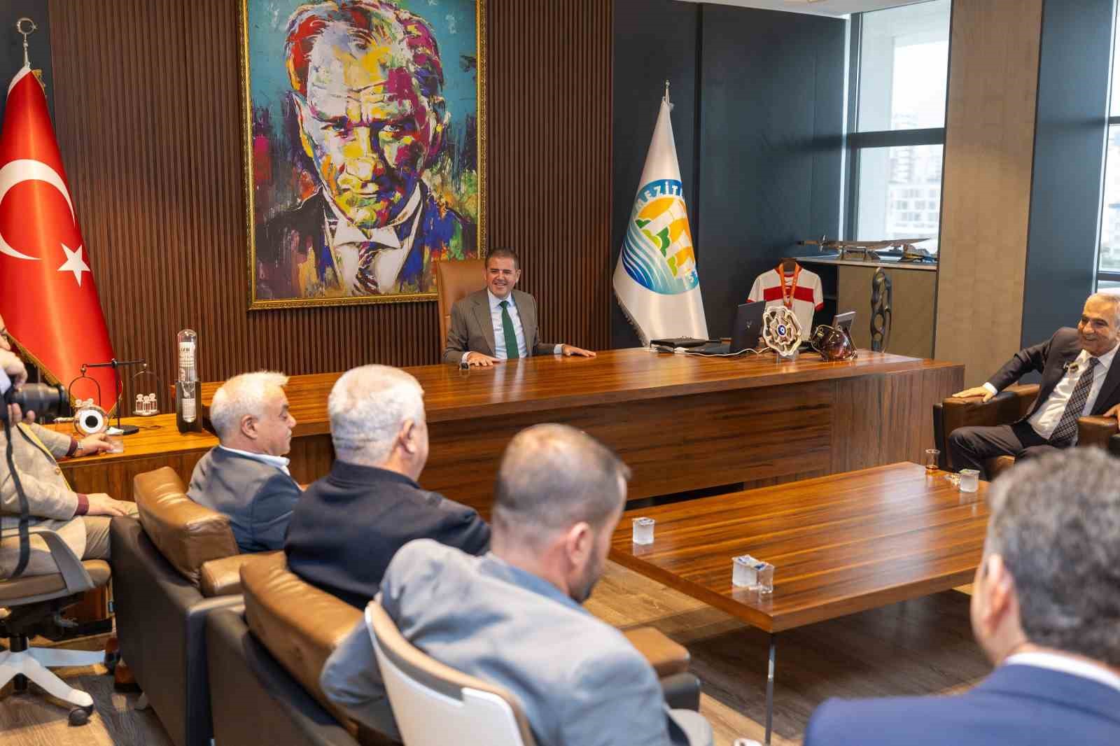 Mezitli’de esnafla belediye el ele ekonomi için buluştu
?v=1