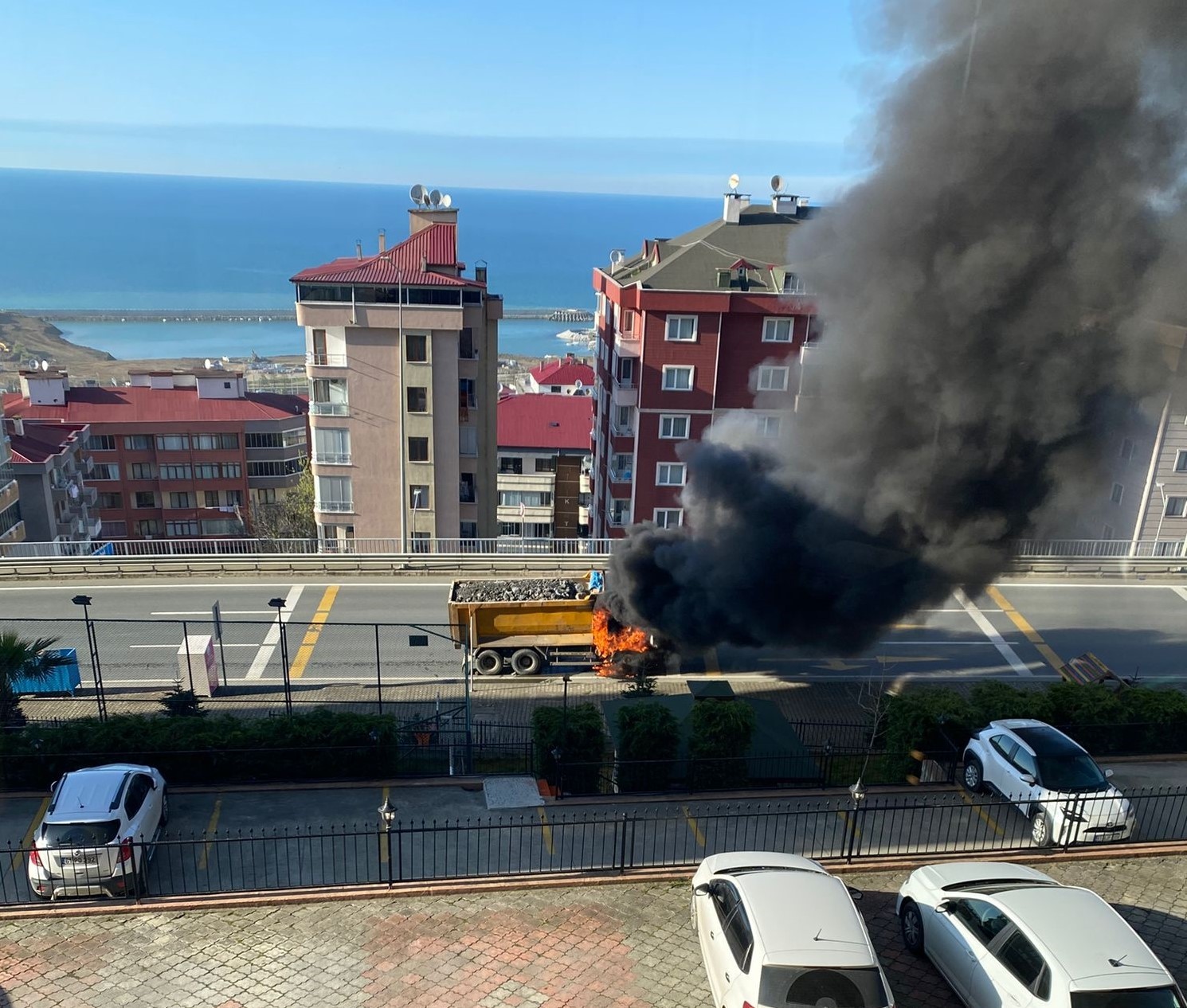 Trabzon’da taş kamyonu yangını korkuttu
?v=1