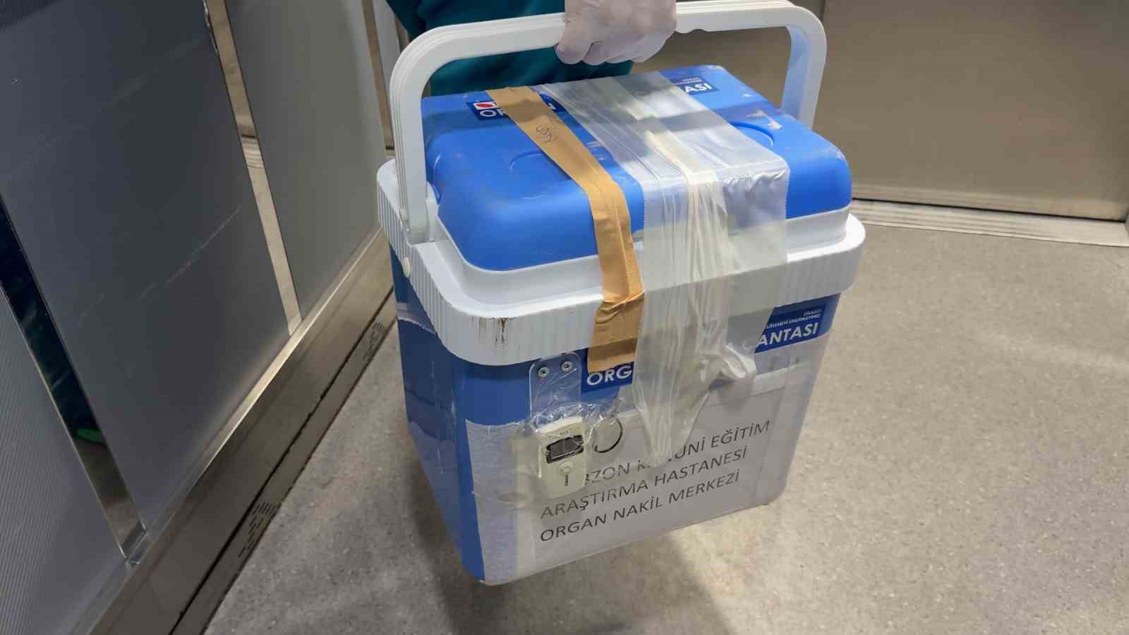 96 yaşındaki kadının bağışlanan karaciğeri bir hastaya umut oldu
?v=1