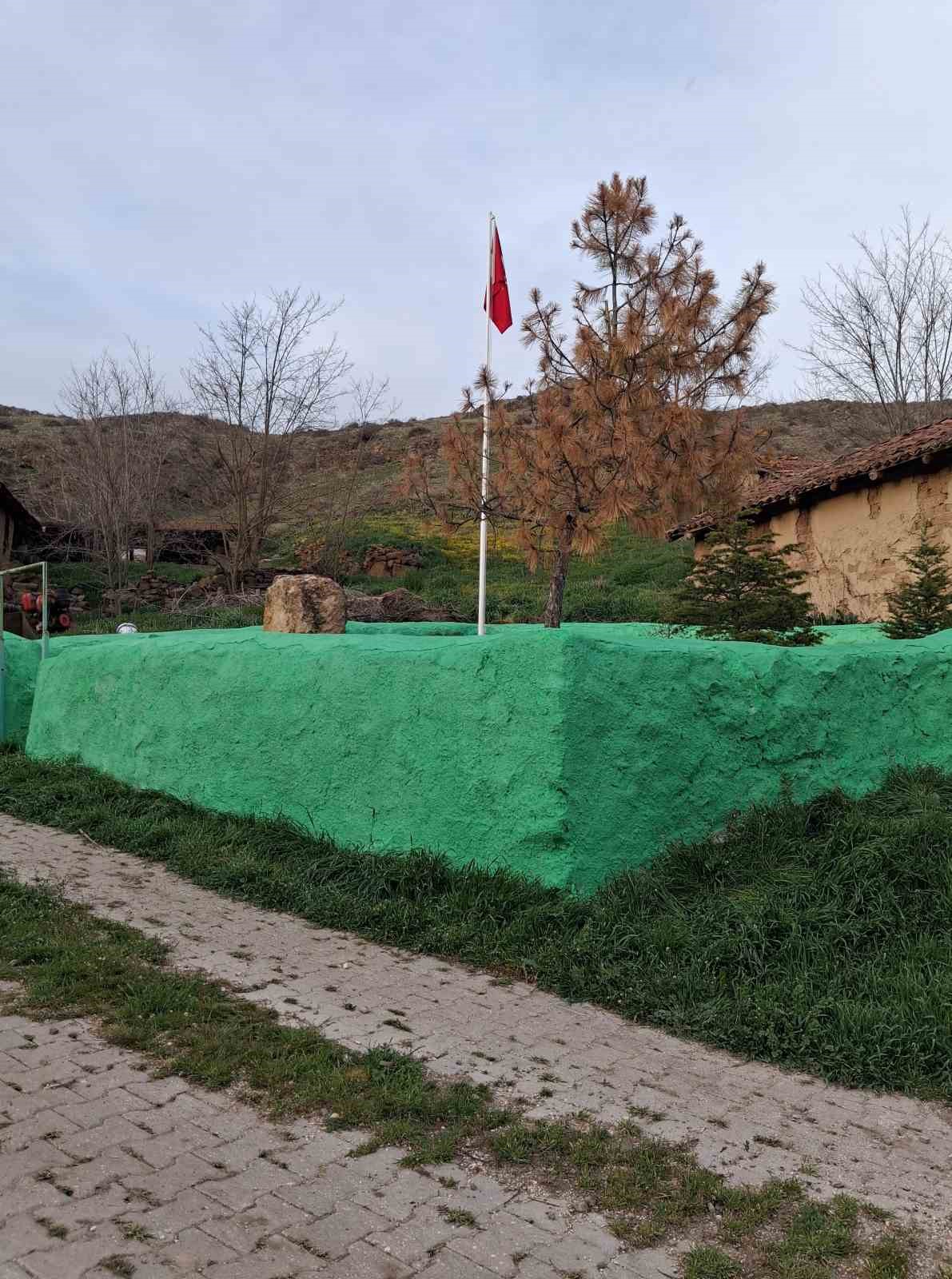 Eşankara Dede türbesinde bakım çalışmaları
?v=1