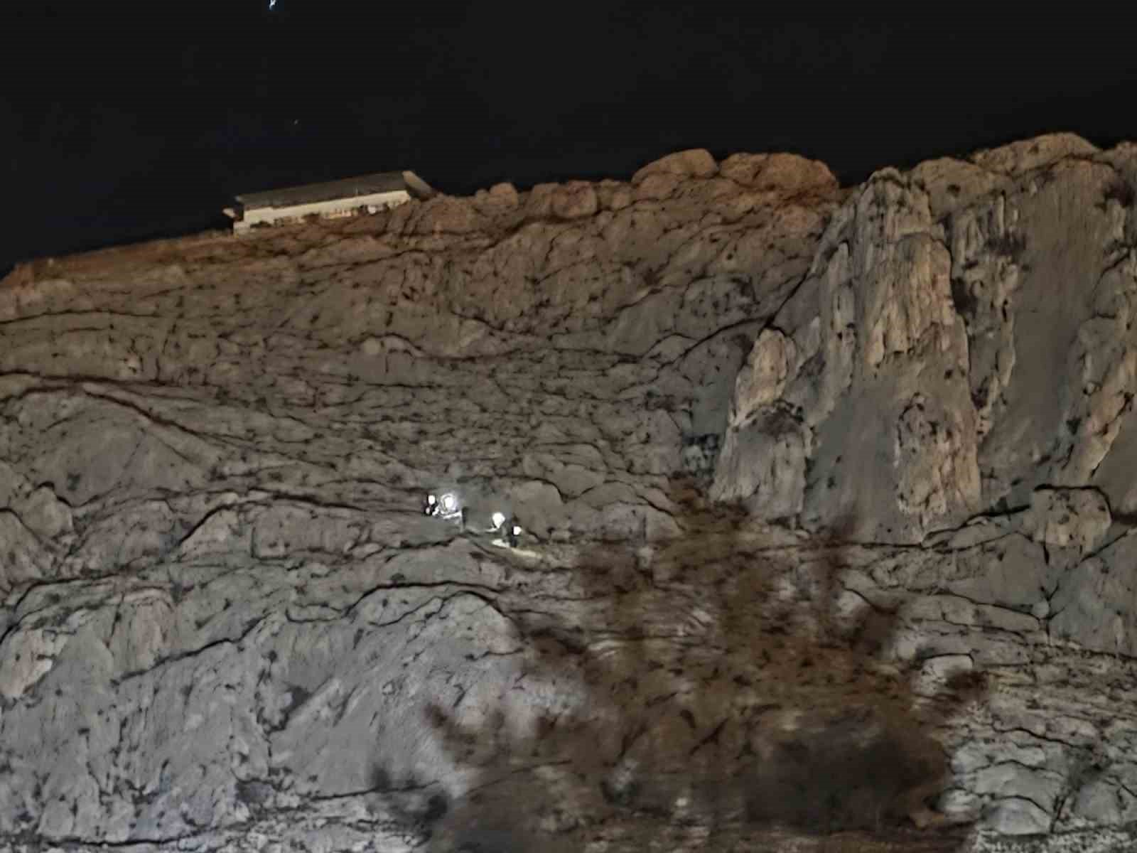 Kayalıklardan atlayan cezaevi firarisi kurtarıldı
?v=1