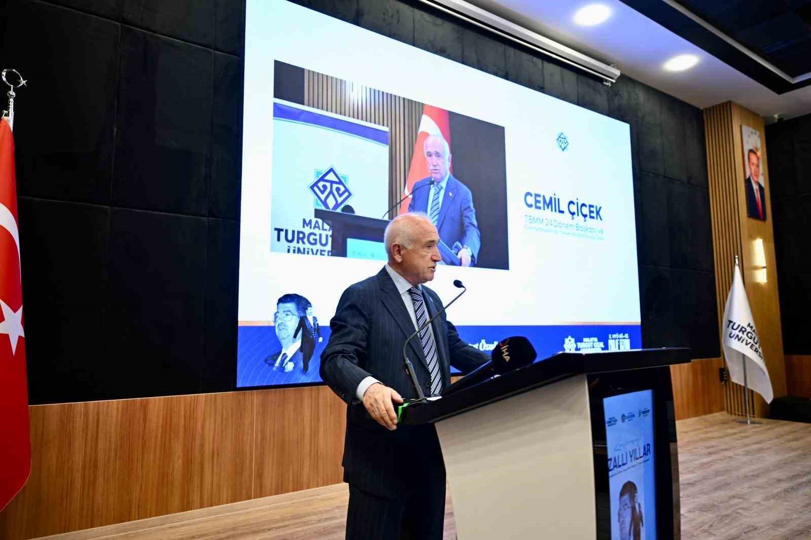 Cemil Çiçek:  Özal Türkiye’ye çağ atlattı, üç temel özgürlükle dönüşüm sağladı 
?v=1