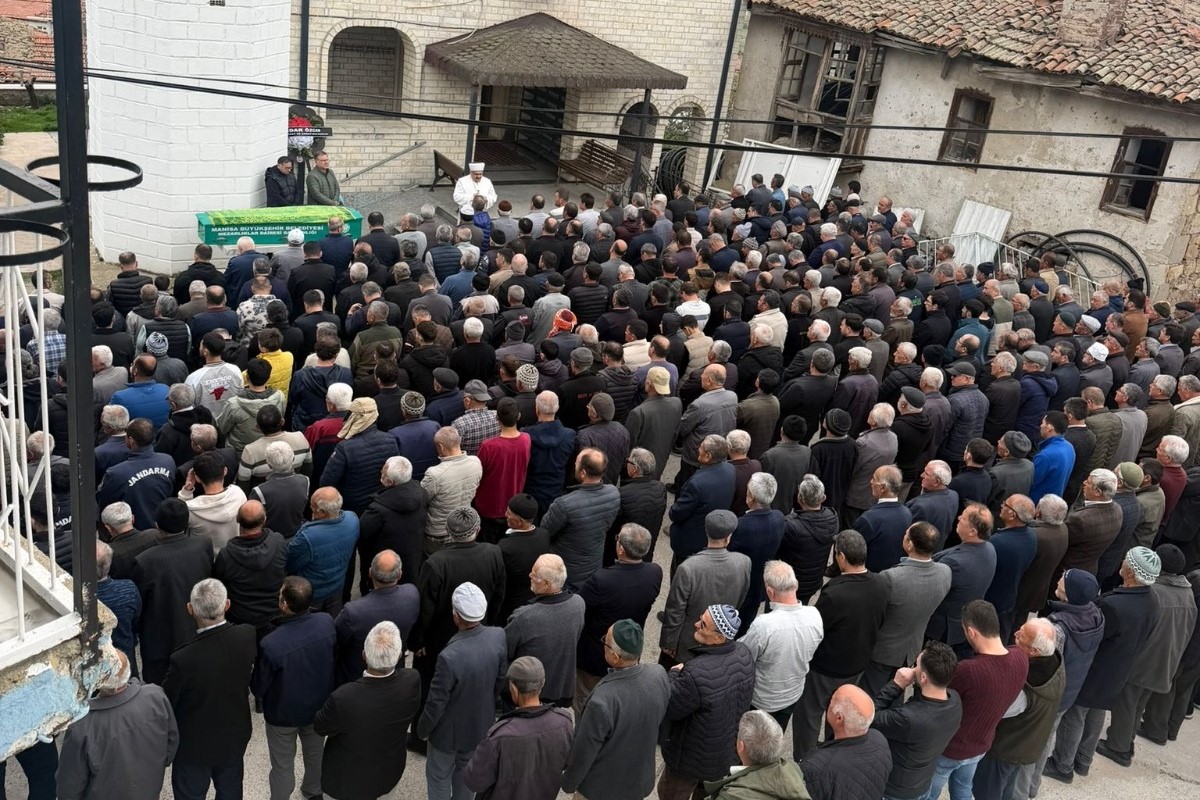 Eski Belediye Başkanı Gülcan hayatını kaybetti
?v=1