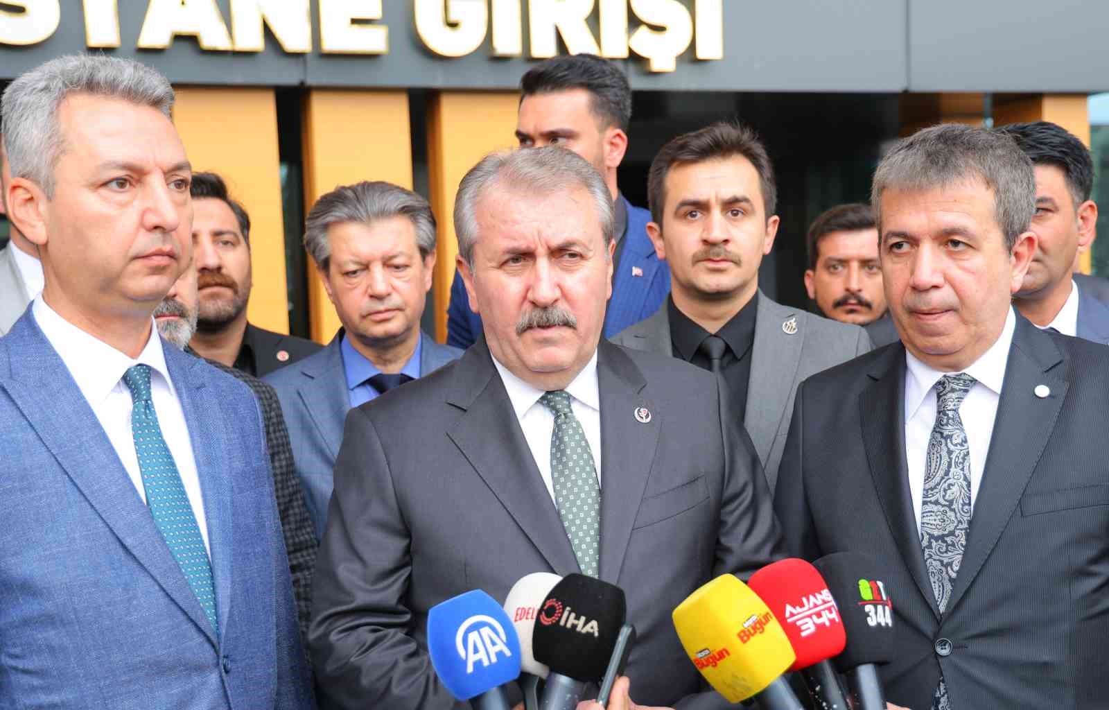 Yaralı öğrencileri ziyaret eden BBP lideri Destici’den ’aile’ vurgusu
?v=1