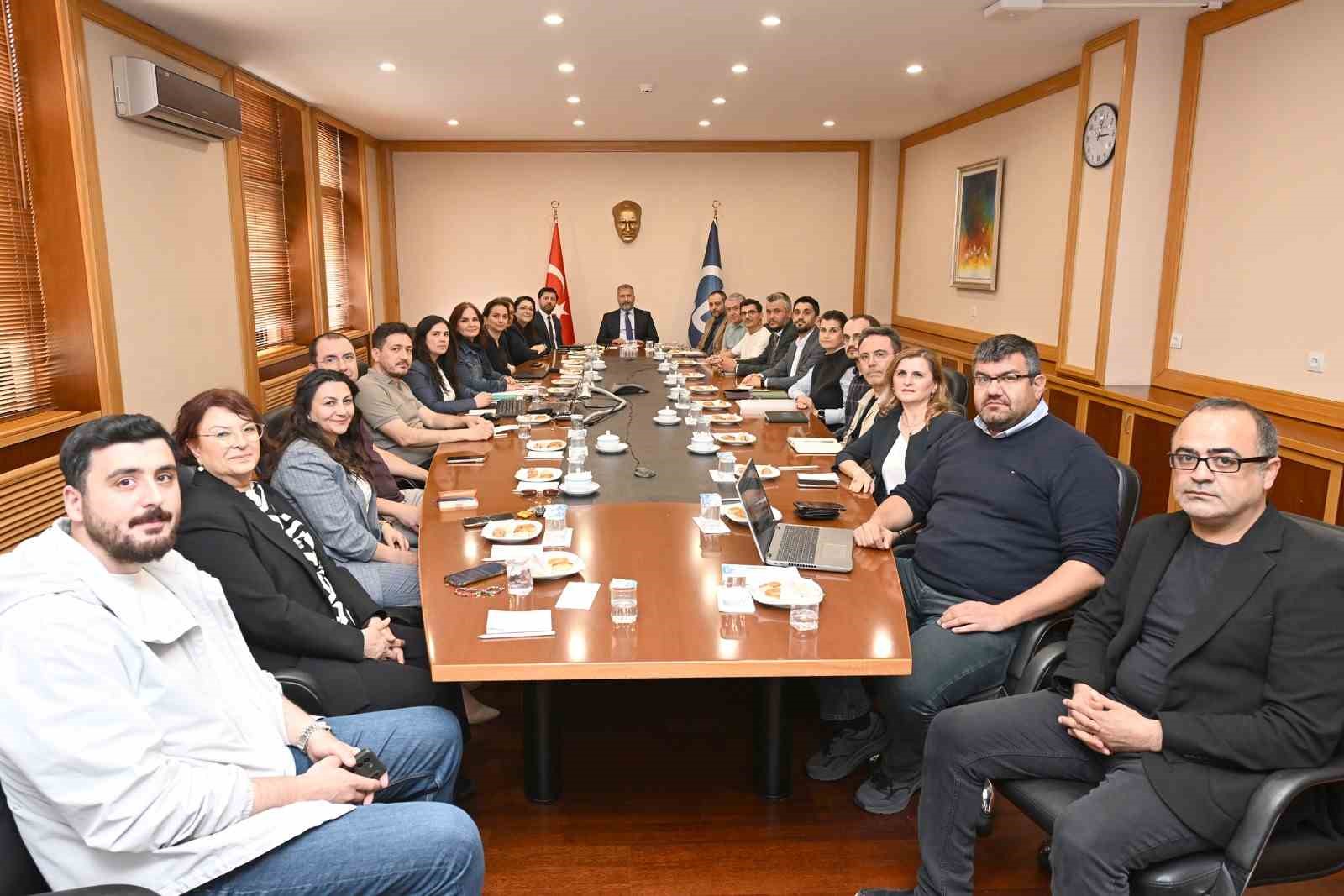 Rektör Adıgüzel’in katılımıyla  AUPRESS Dergi Editörleri Değerlendirme Toplantısı  yapıldı
?v=1