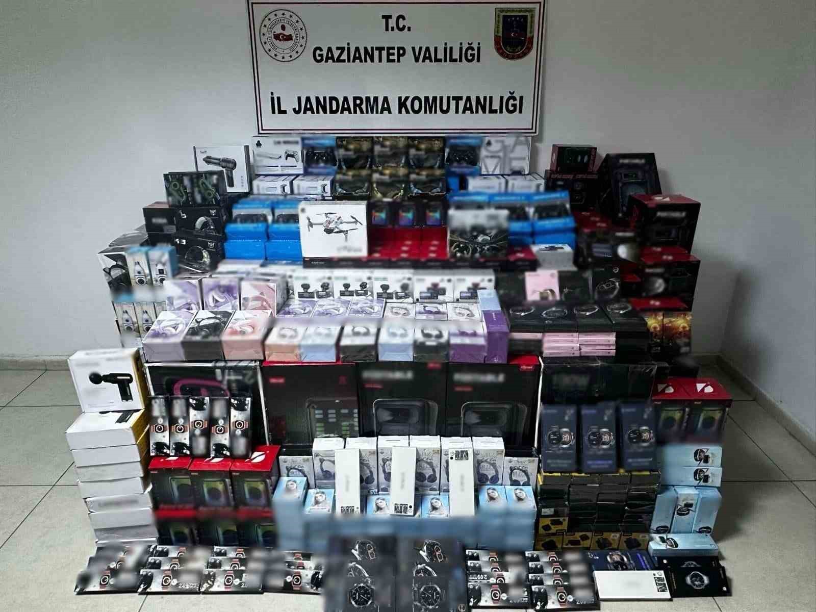 Gaziantep’te 3 milyon TL değerinde kaçak malzeme ele geçirildi: 1 gözaltı
?v=1