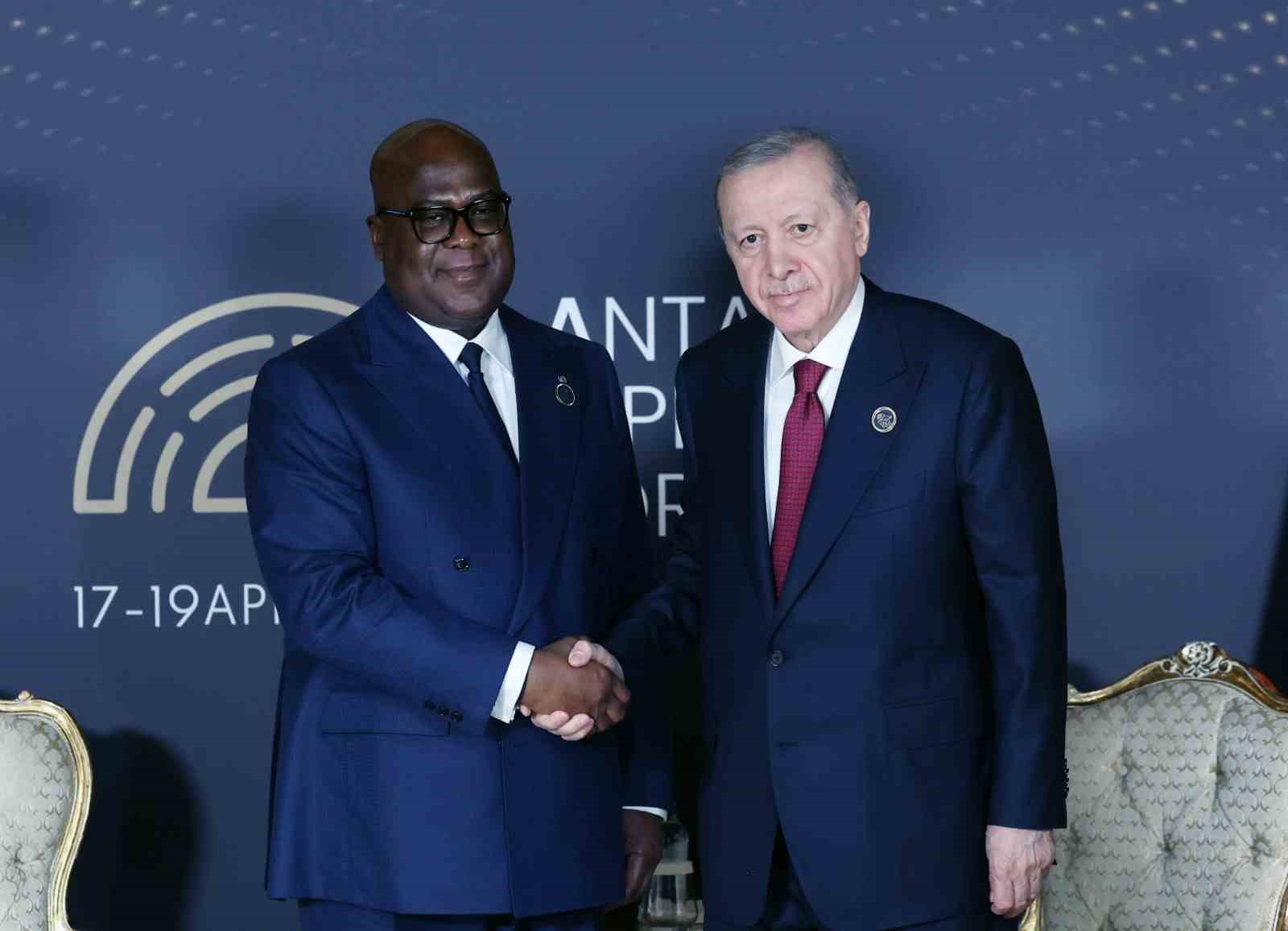 Cumhurbaşkanı Erdoğan, Kongo Demokratik Cumhuriyeti Cumhurbaşkanı Tshisekedi ile görüştü
?v=1