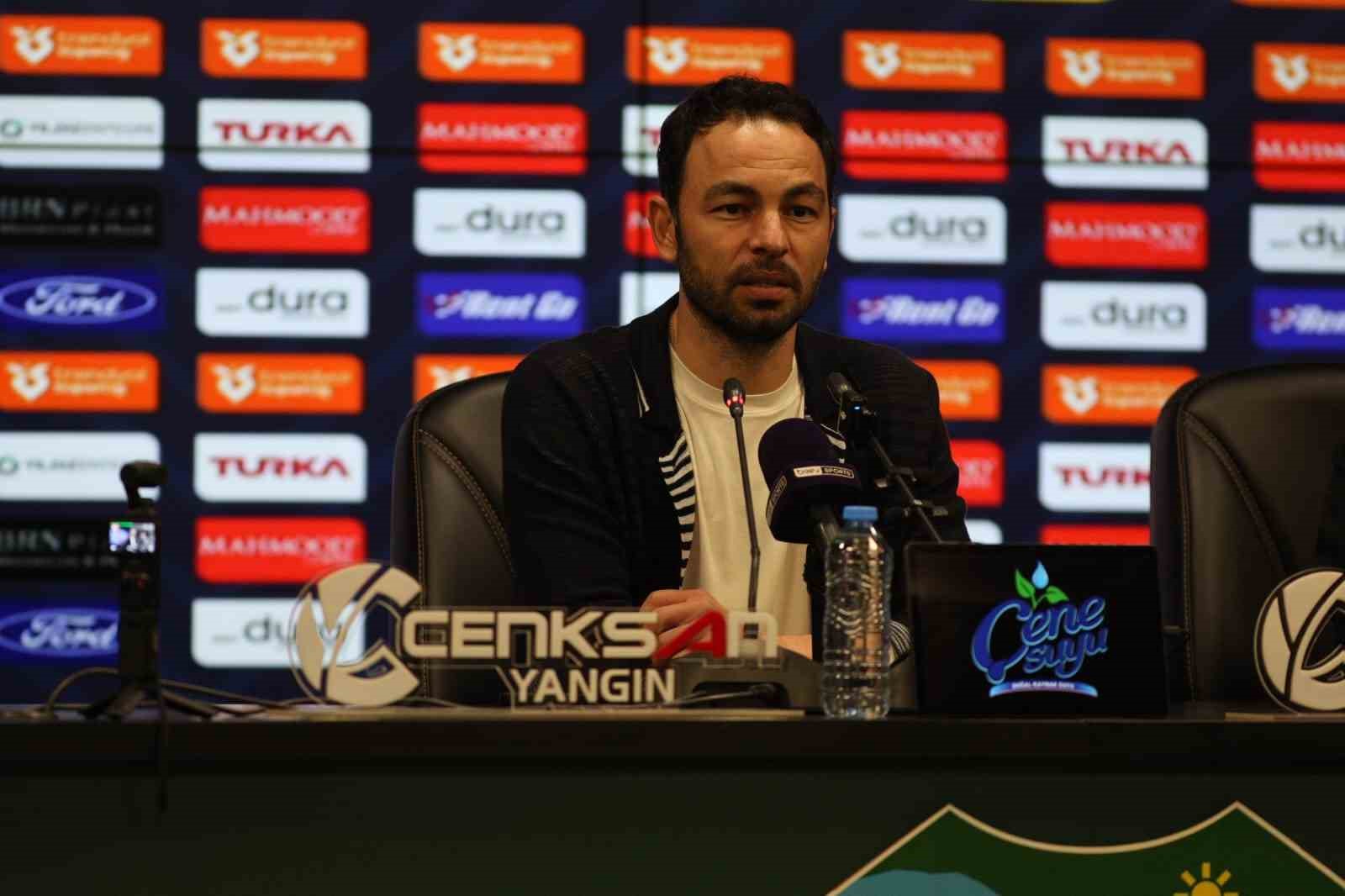 Selçuk İnan:  Penaltı pozisyonunu izlemedim 
?v=1