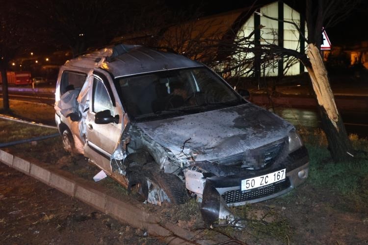 Kaza yaptıktan sonra çalıların arasına saklanan sürücü:  Gelirsem emniyetle başım belaya girer 
?v=1