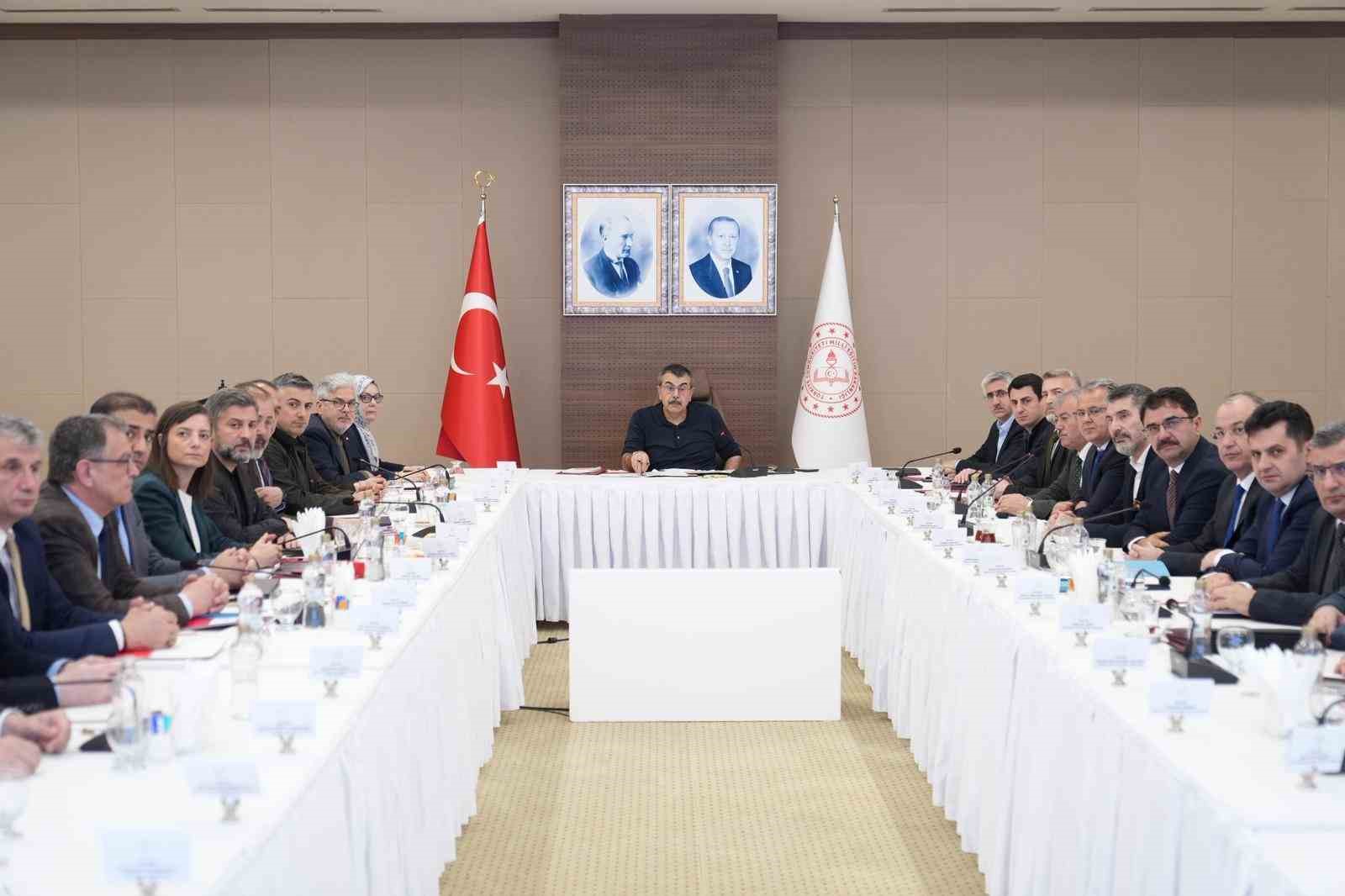 MEB Birim Amirler Toplantısı, Bakan Tekin başkanlığına düzenlendi
?v=1