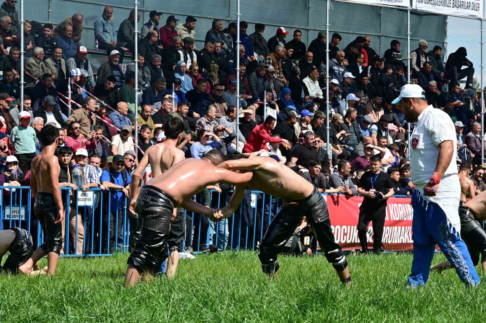 Kepez’in er meydanında deste boylarında büyük mücadele yaşandı
?v=1