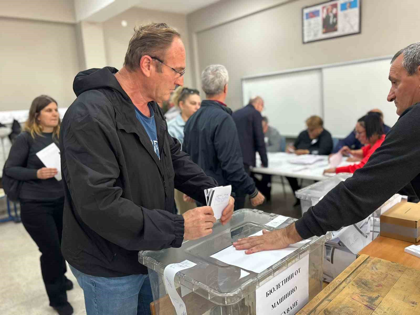 Kırklareli’nde Bulgaristan seçimleri için çifte vatandaşlar sandık başına gitti
?v=1