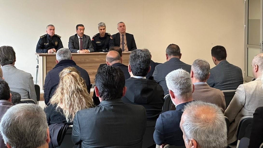 Burhaniye’de okul güvenliği toplantısı yapıldı
?v=1