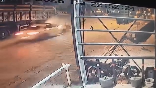 Elazığ’da 4 kişinin yaralandığı kazanın görüntüsü ortaya çıktı
?v=1