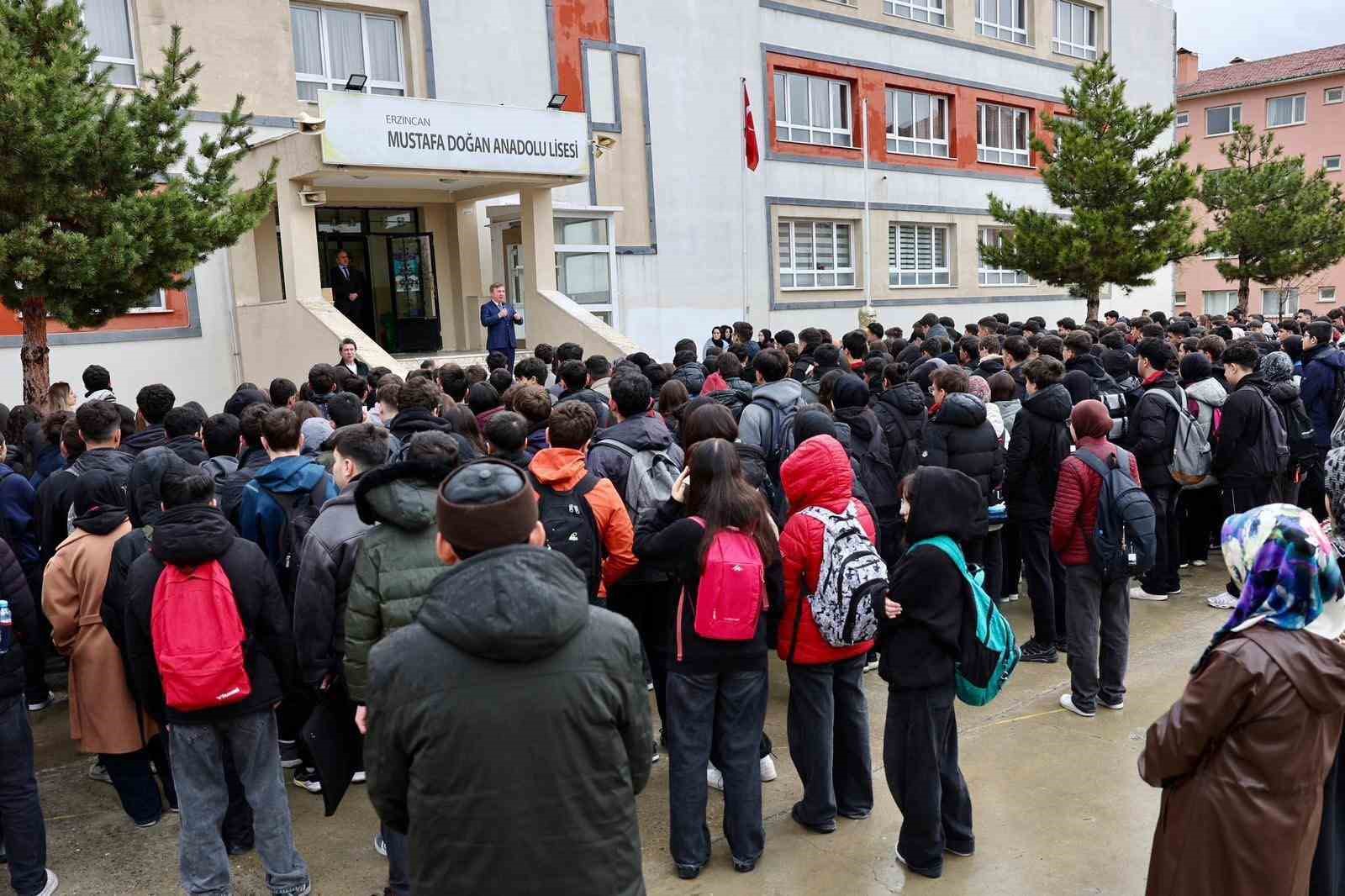 Mustafa Doğan Anadolu Lisesi’nde şehitler için saygı programı
?v=1