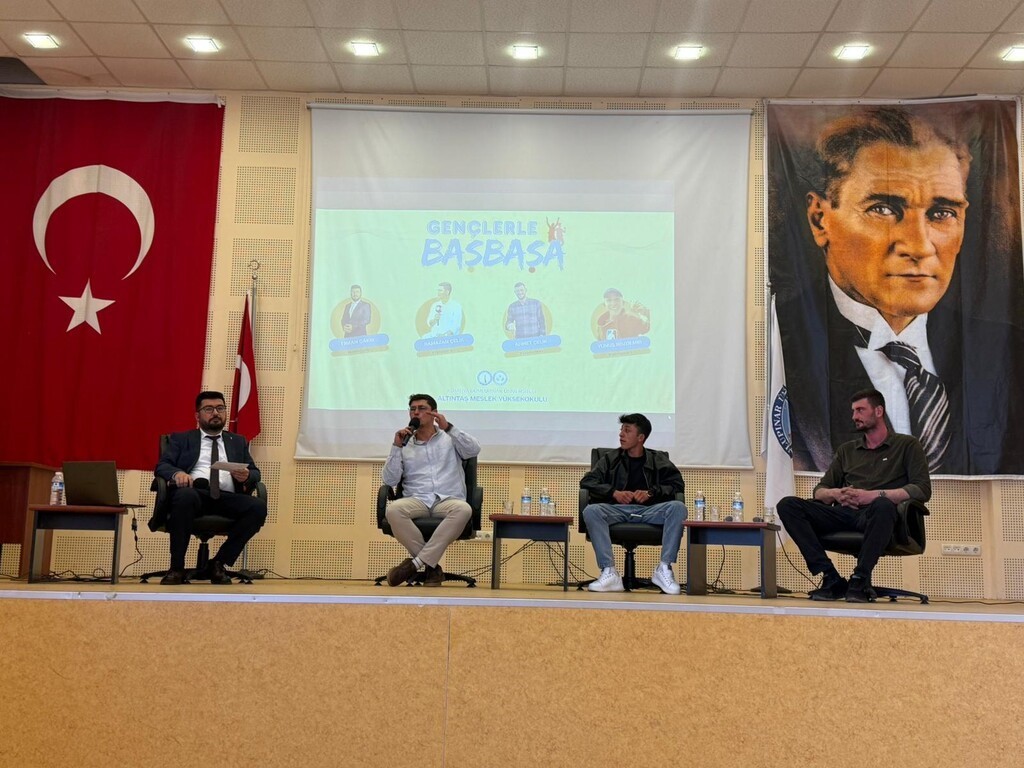 Altıntaş MYO’da genç çiftçi fenomenler öğrencilerle buluştu
?v=1