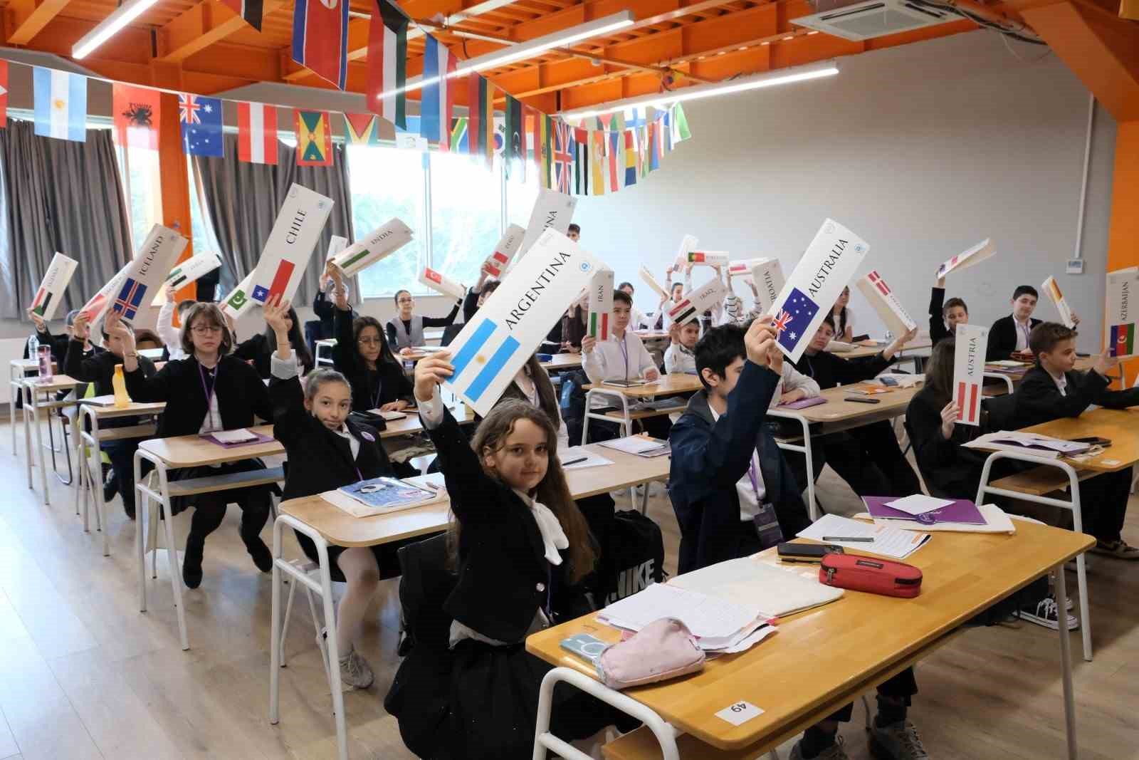 Türk ve Rus öğrenciler aynı masada
?v=1