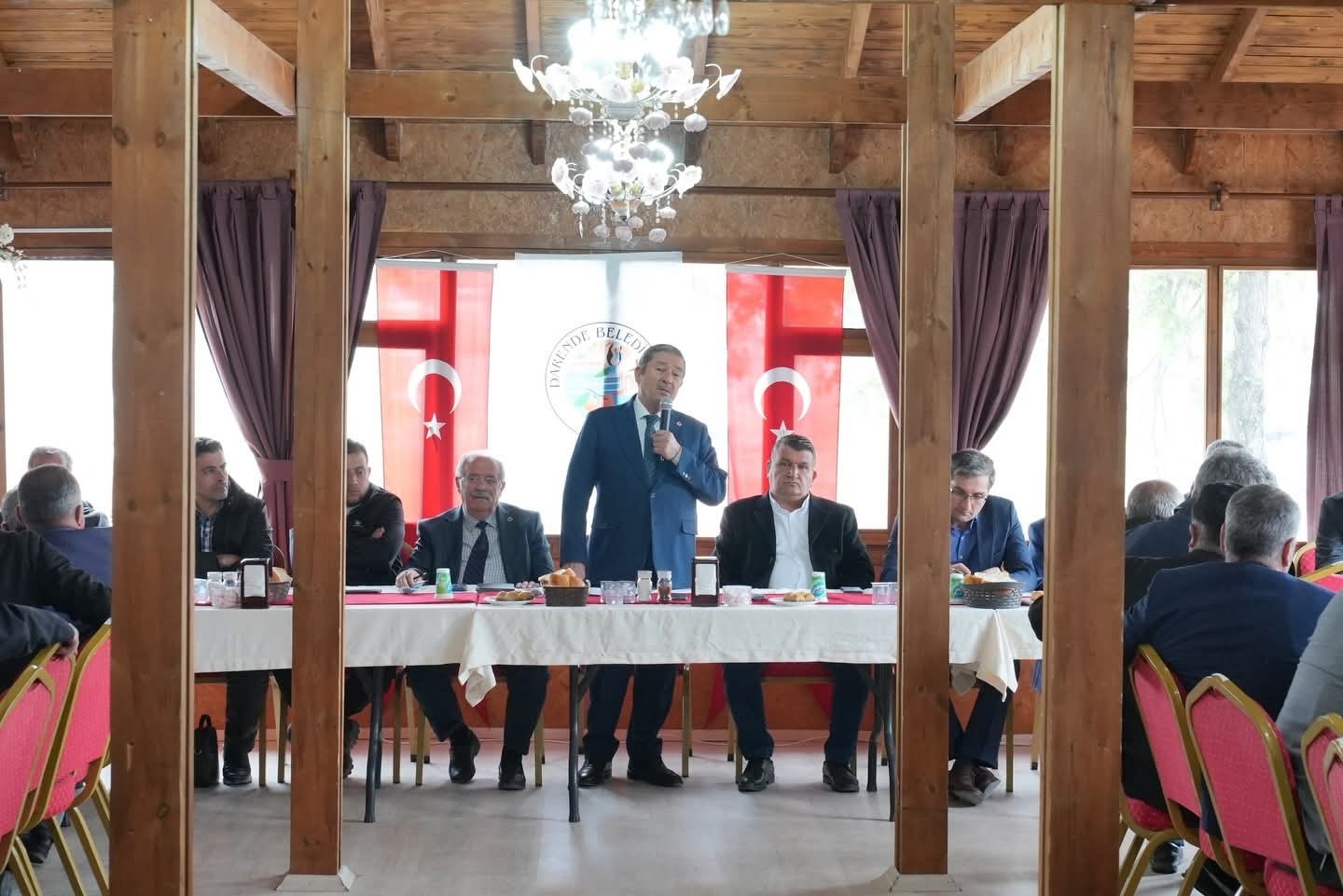 Darende’de muhtarlarla istişare toplantısı
?v=1