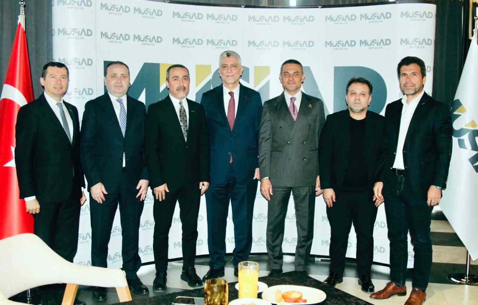 MÜSİAD Muğla heyeti Ticaret Bakanı Bolat’ın da katıldığı istişare toplantısına katıldı
?v=1