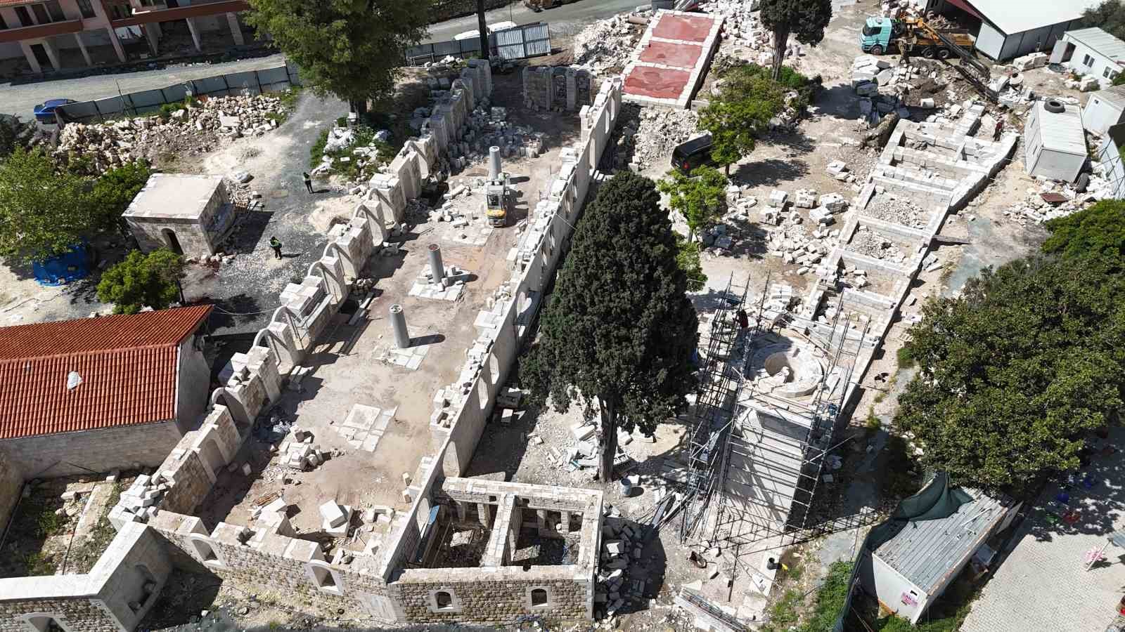 Depremde yerle bir olan Antakya Ulu Cami yeniden vatandaşlarla buluşacağı günü bekliyor
?v=1