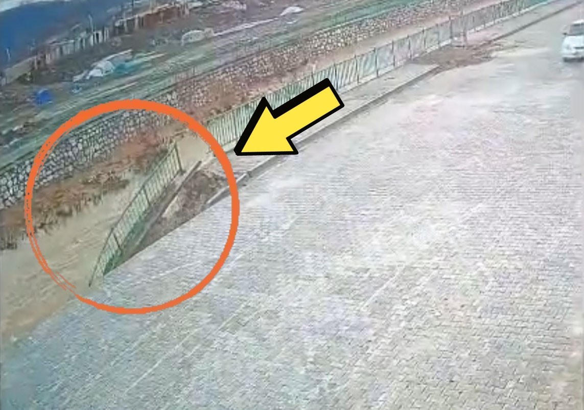 Yüksekova’da istinat duvarı çöktü
?v=1