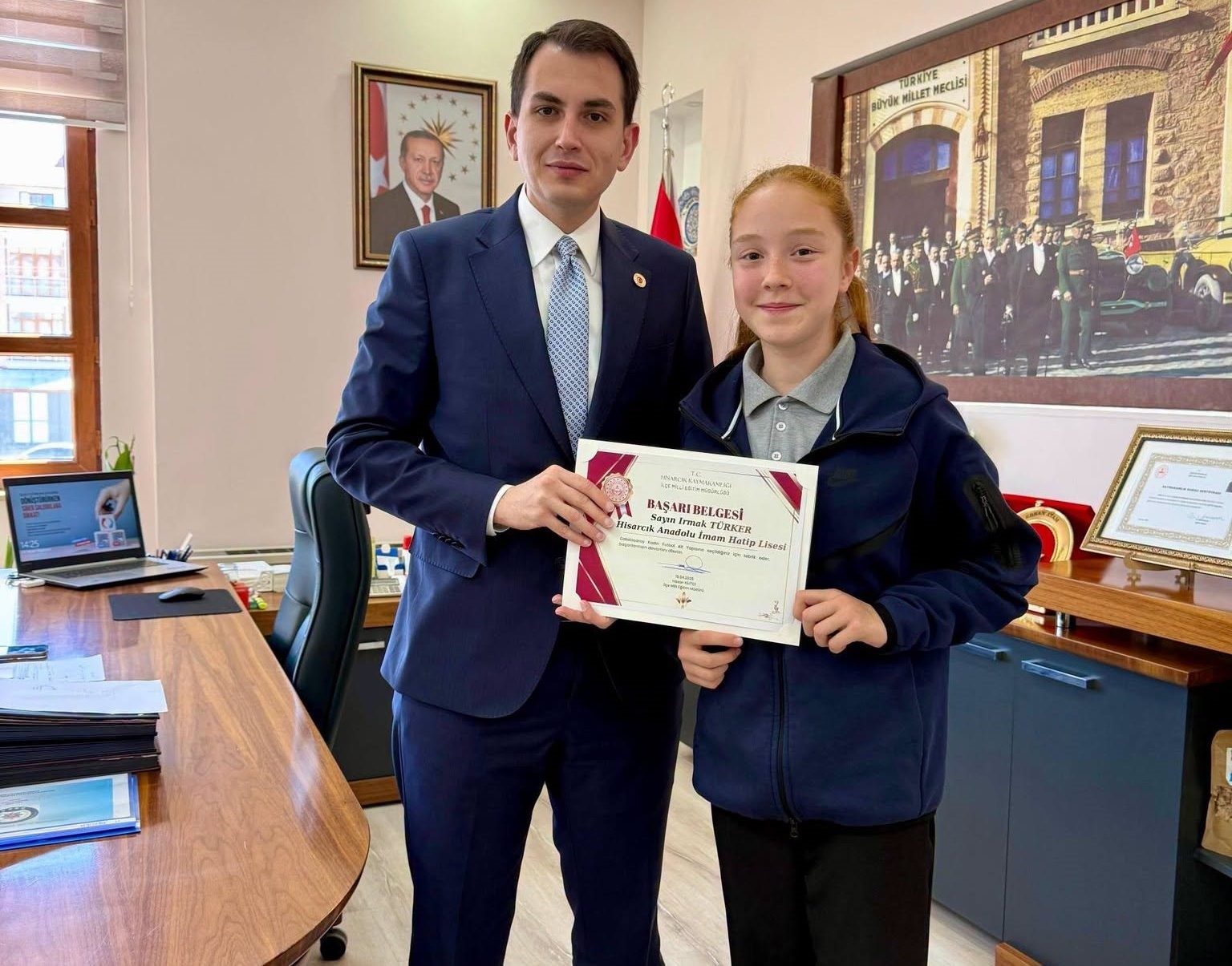 Hisarcık Kaymakamı Erkan Atam’dan başarılı öğrenciye ödül
?v=1
