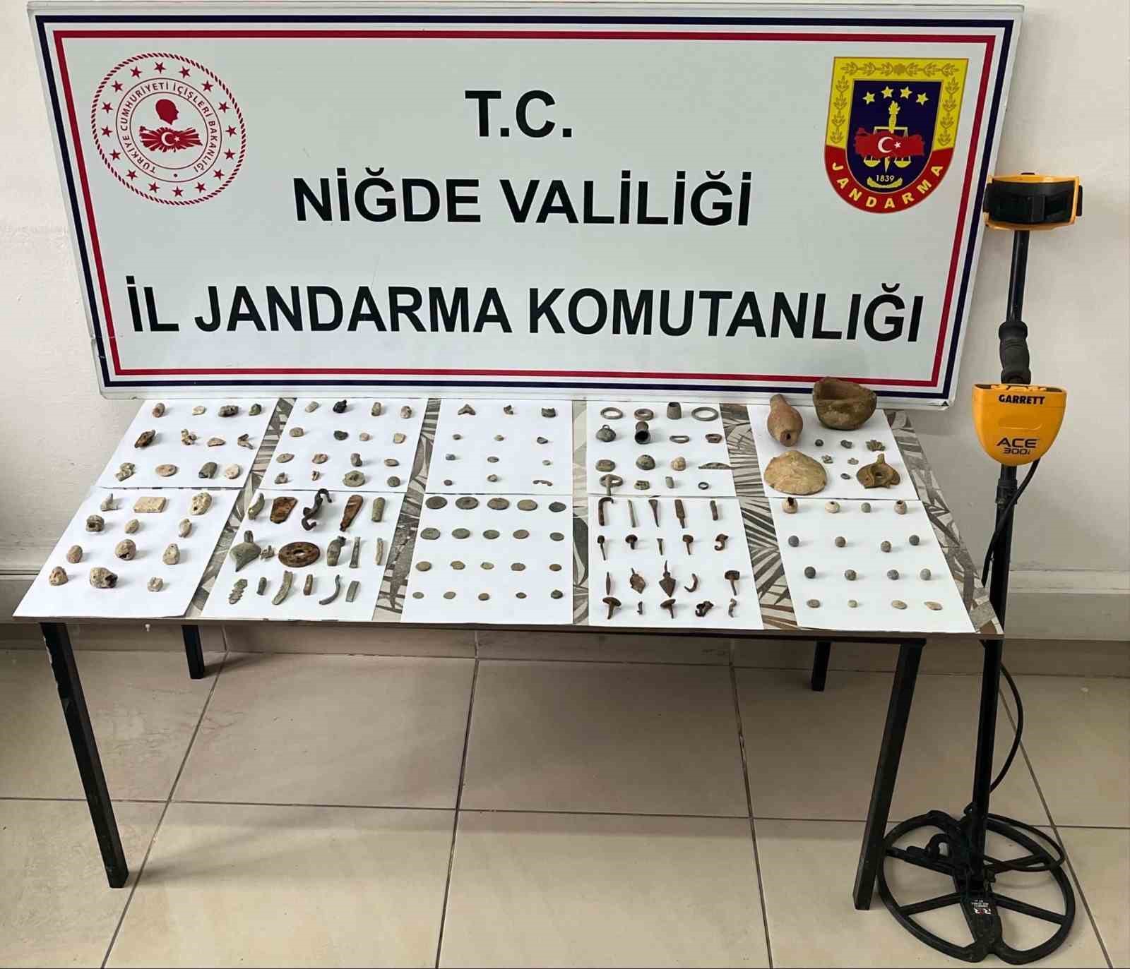 Niğde’de ’Anadolu Mirası’ operasyonu: 145 tarihi eser ele geçirildi
