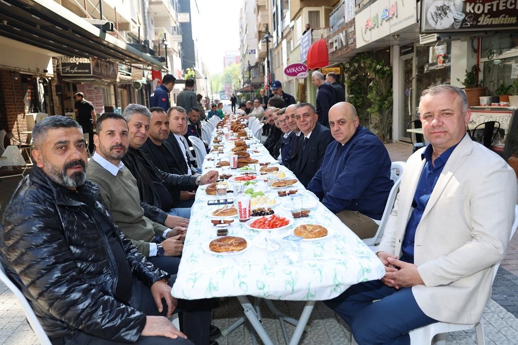 Yenilenen Sevgi Yolu esnafından Başkan Şimşek’e kahvaltılı teşekkür
?v=1