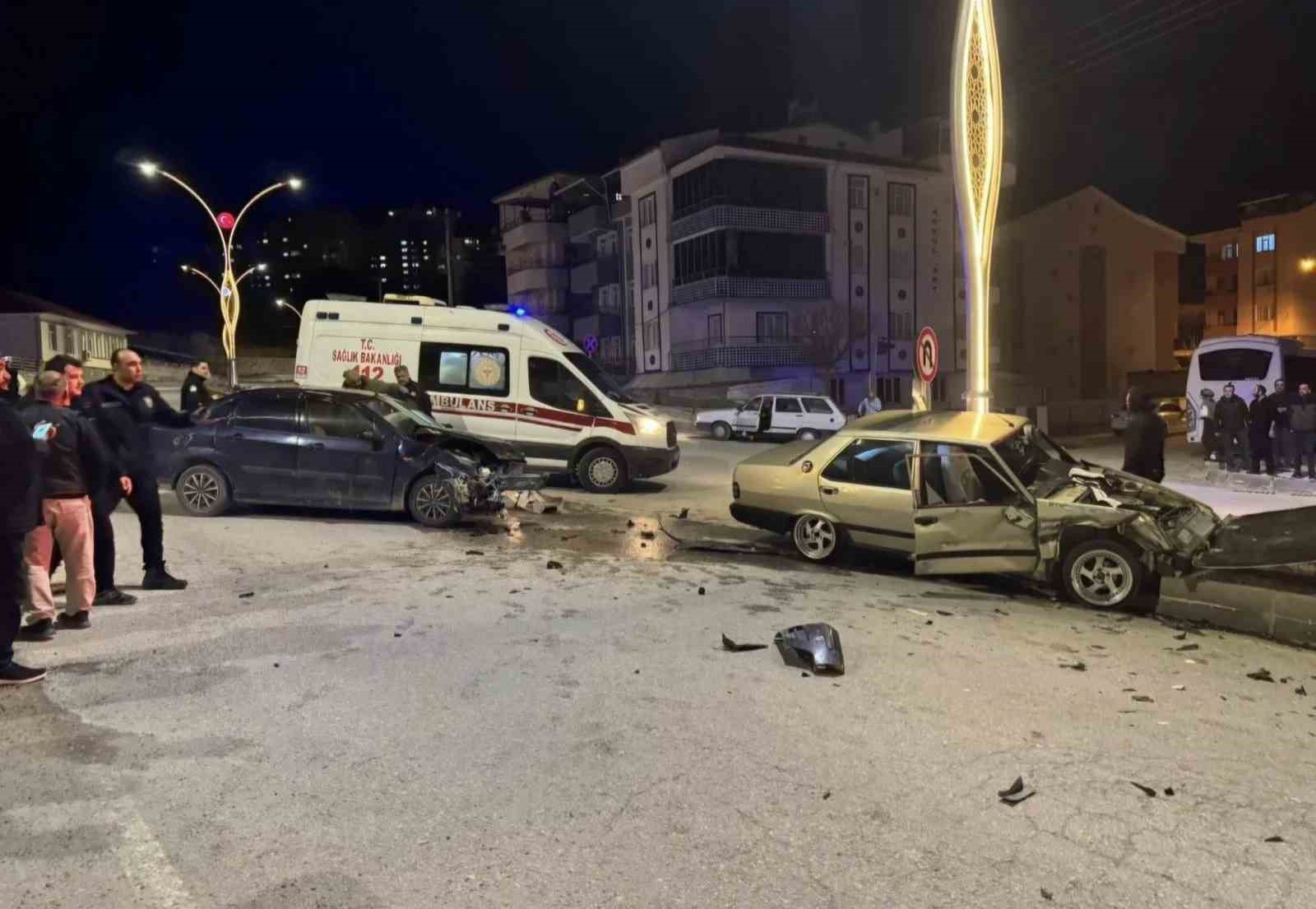 Emet’te iki araç çarpıştı: 2 yaralı
?v=1