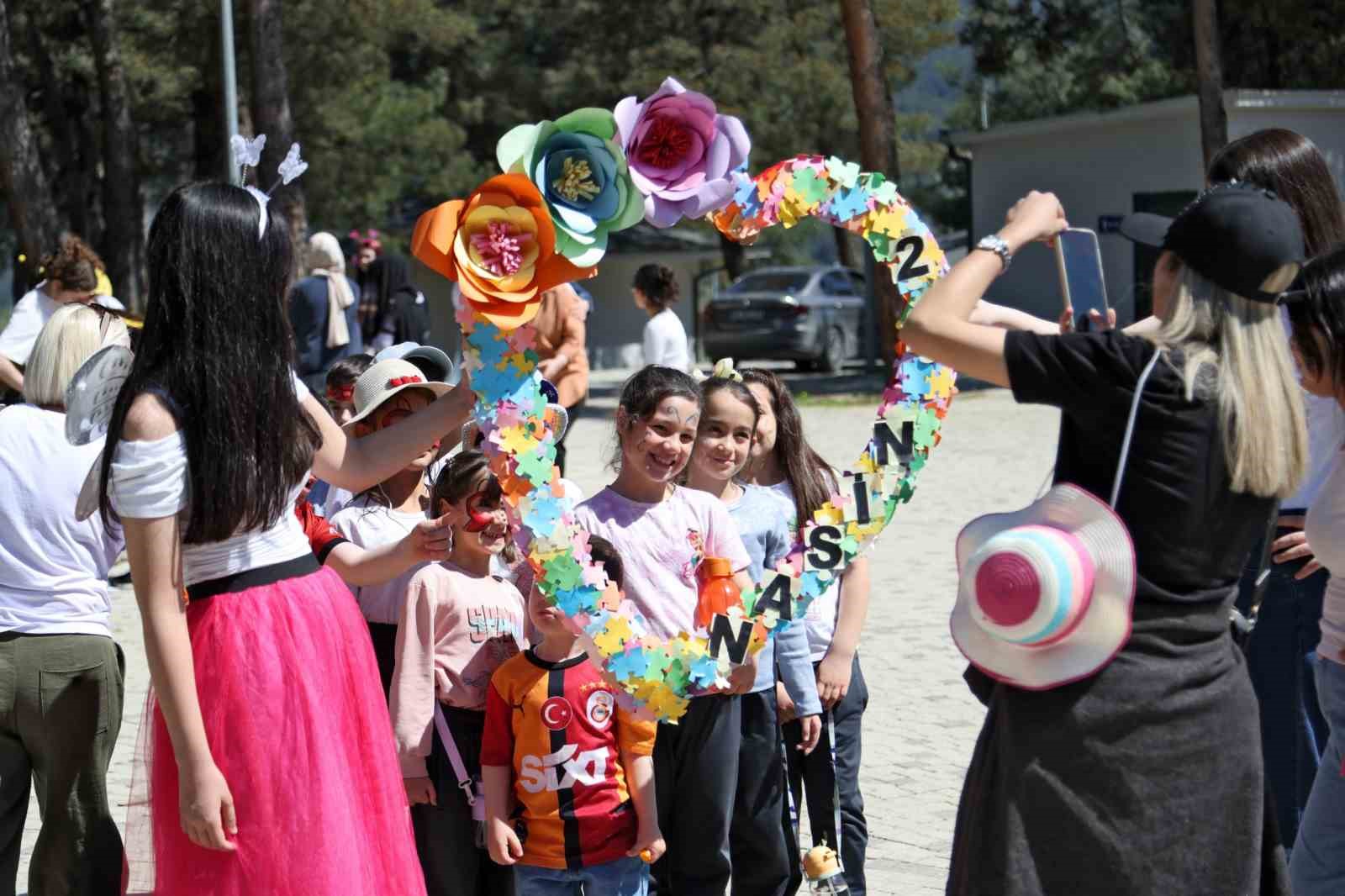 Bursa’da çocuklar patili dostlarla buluştu
?v=1