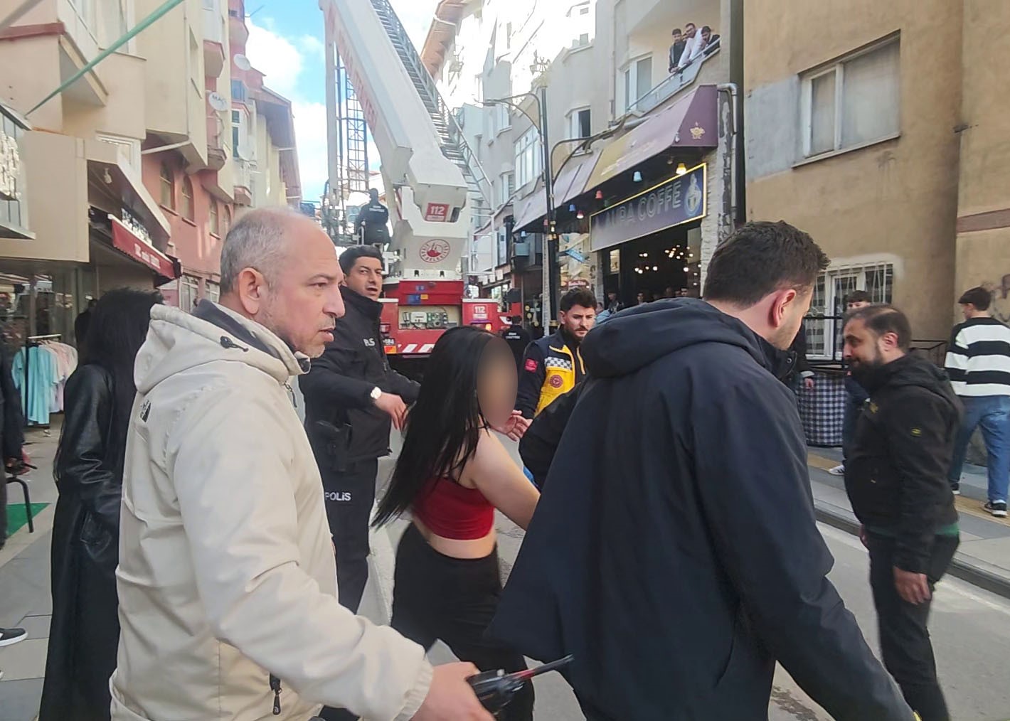 Alkolün etkisindeki kadın polise zor anlar yaşattı
?v=1