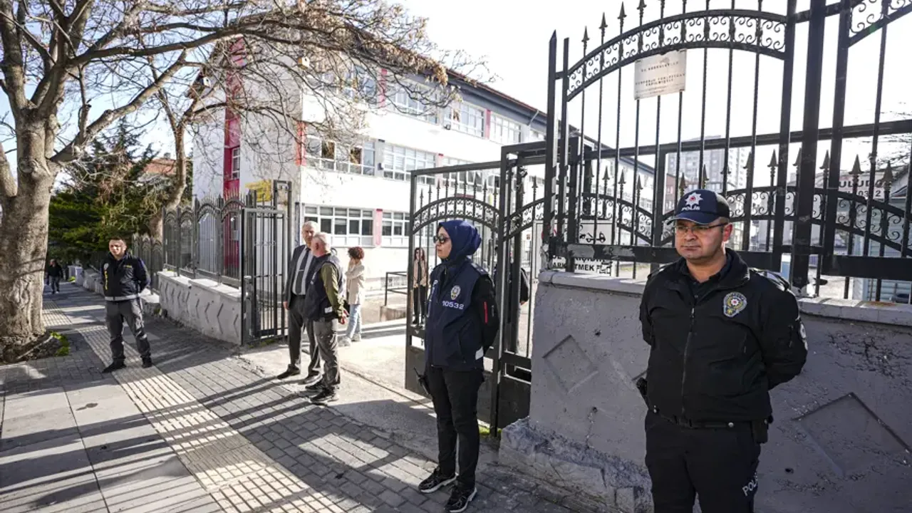 Eskişehir’de 203 okul 429 emniyet personelince korunuyor?v=1