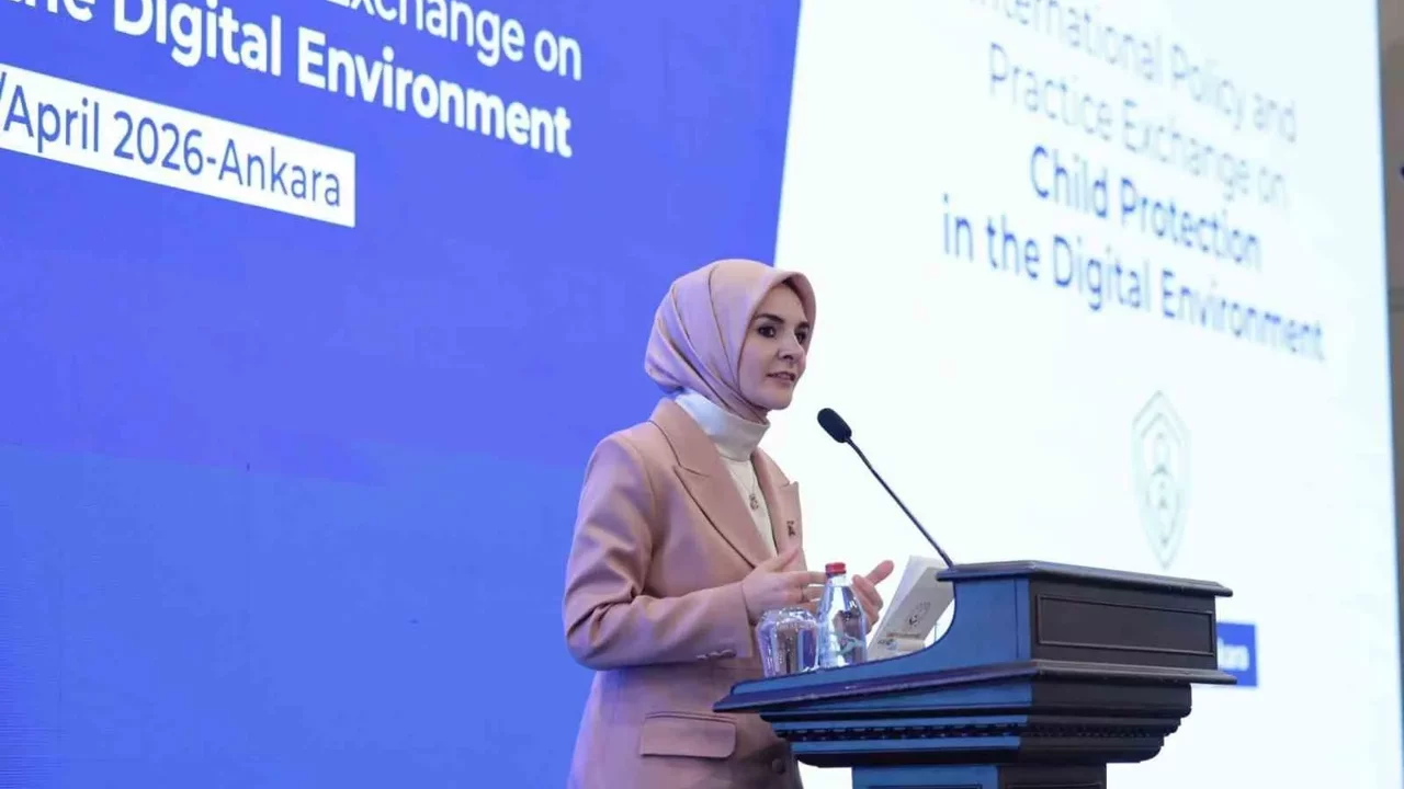 Bakan Göktaş:  Dijital ortamları hukuk, etik, eğitim ve sosyal politika boyutlarıyla birlikte ele almak zorundayız ?v=1