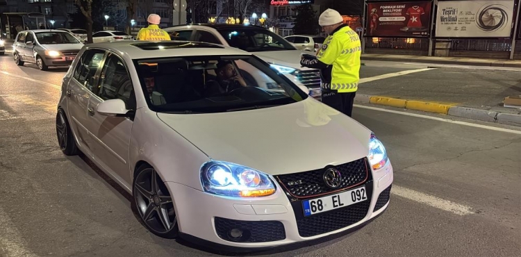 Aksaray’da helezon yayları kesik 3 araca toplam 15 bin lira ceza?v=1