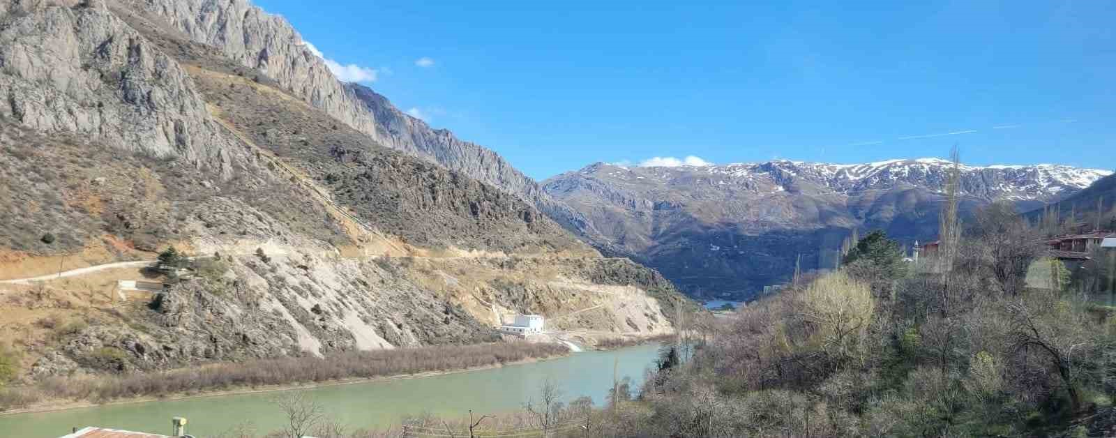 Kemaliye’de yol çalışması sonrası köylülerden asfalt talebi
?v=1