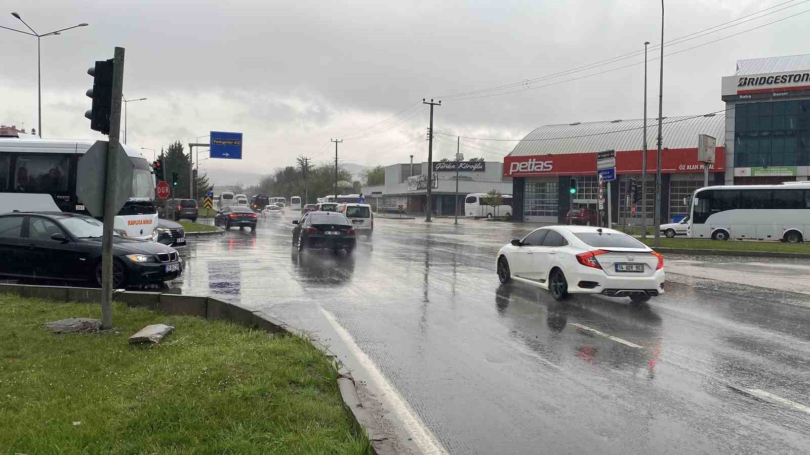 Bolu güne yağışla uyandı
?v=1