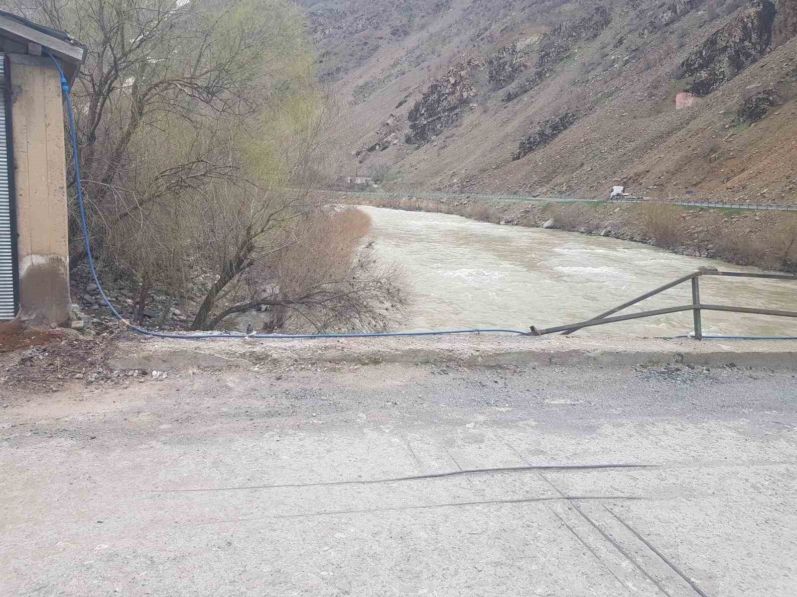 Taşbaşı Köprüsü hasar gördü
?v=1