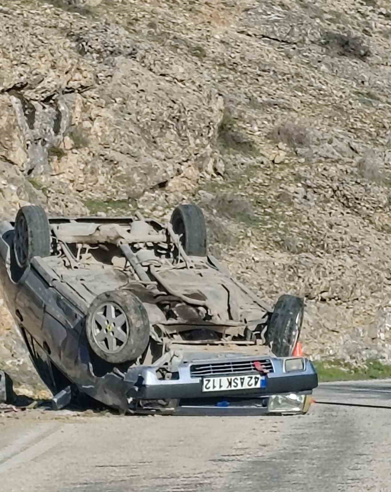 Kontrolden çıkan otomobil ters döndü
?v=1