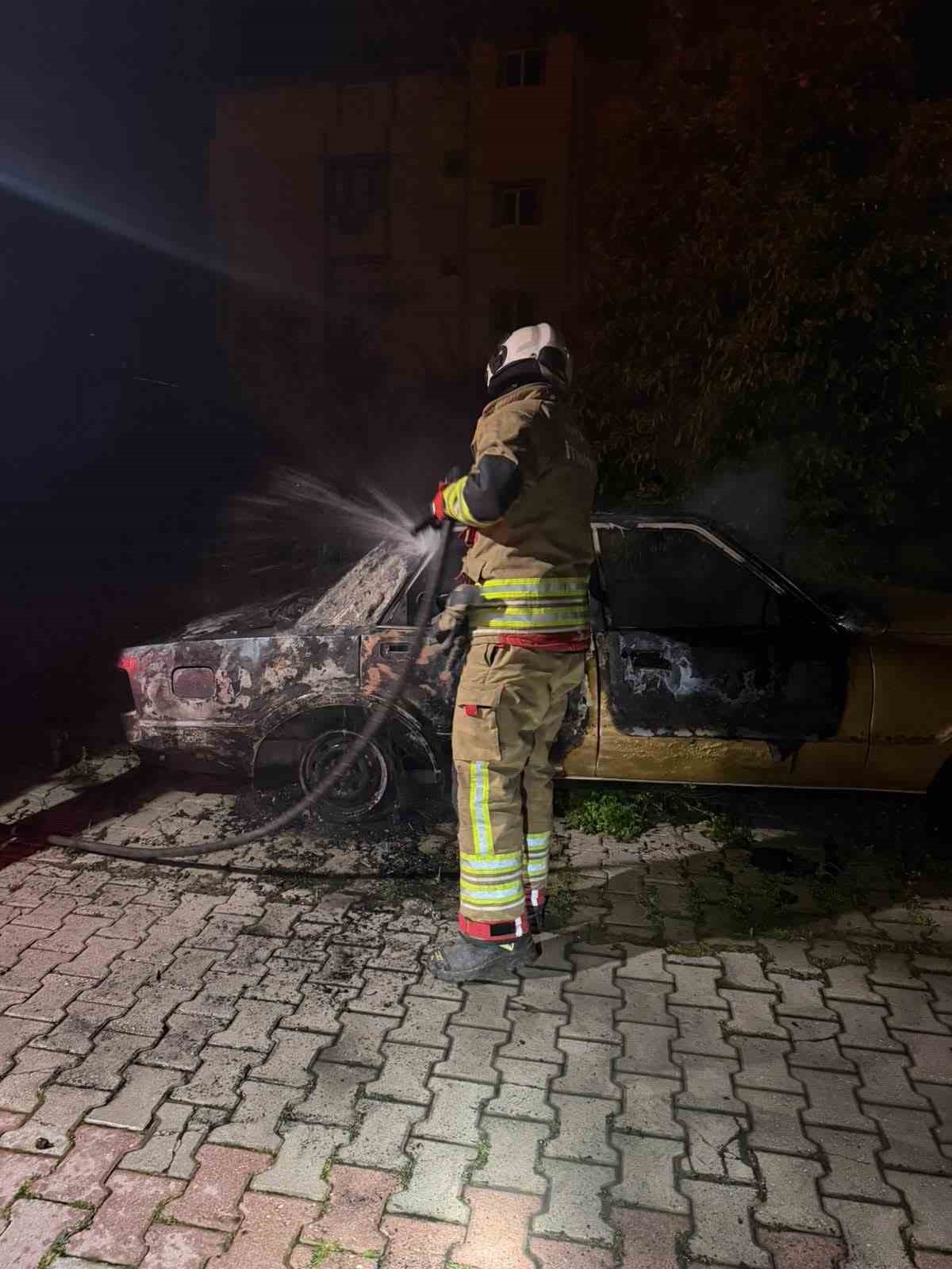 Samandağ’da yanan FİAT TOFAŞ kullanılmaz hale geldi
?v=1