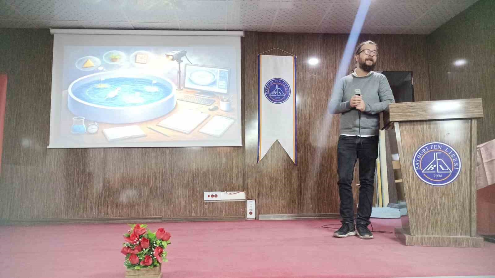 Bayburt’ta öğrencilere bilinçsiz takviye kullanımının riskleri anlatıldı
?v=1