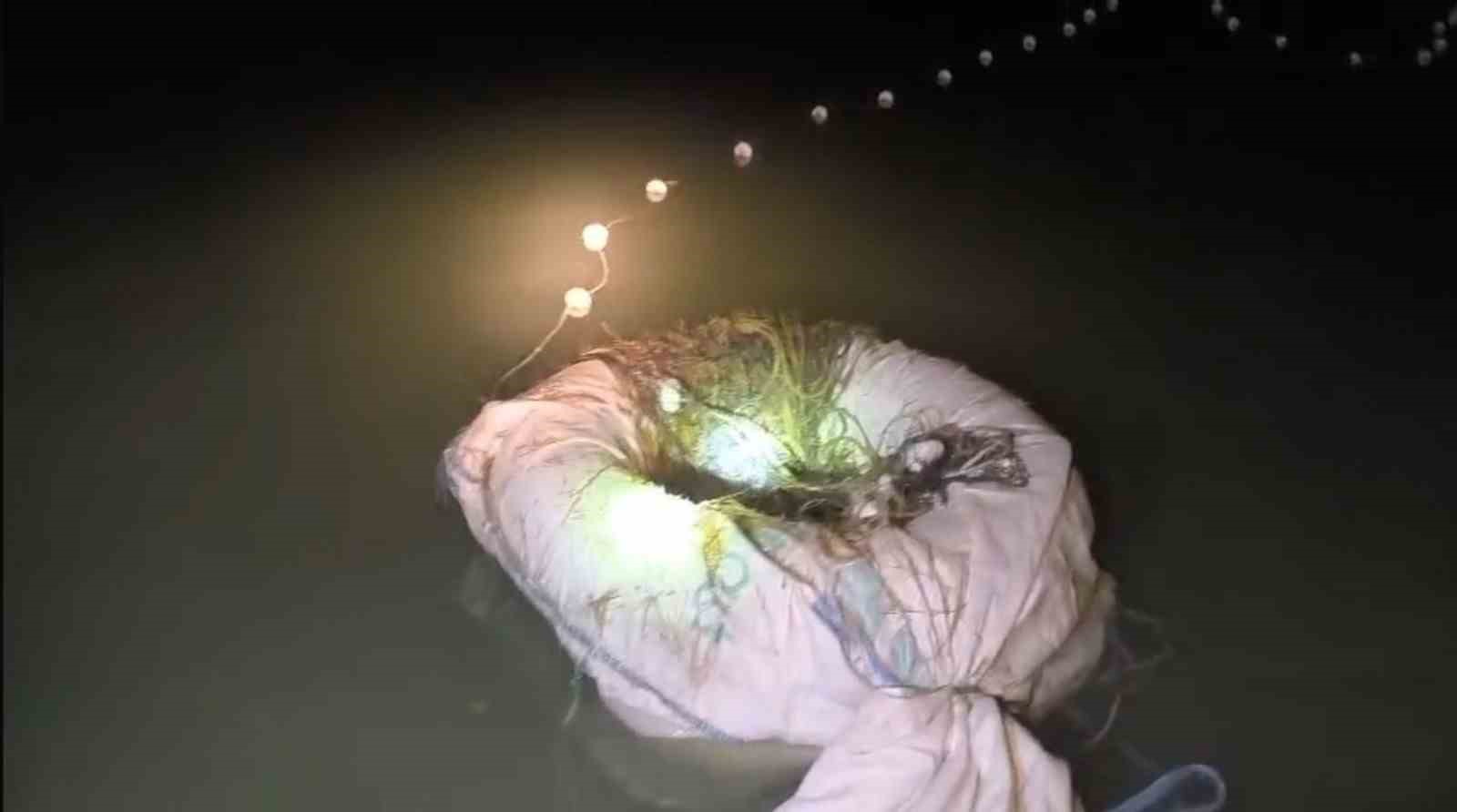 Eğirdir ve Kovada göllerinde kaçak avcılara yönelik denetimlerde 800 metre ağ ele geçirildi
?v=1