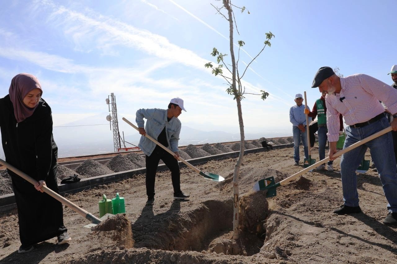 Başkan Çolakbayrakdar:  Çevreye yatırım, çocuklarımızın geleceğine yatırımdır 
?v=1