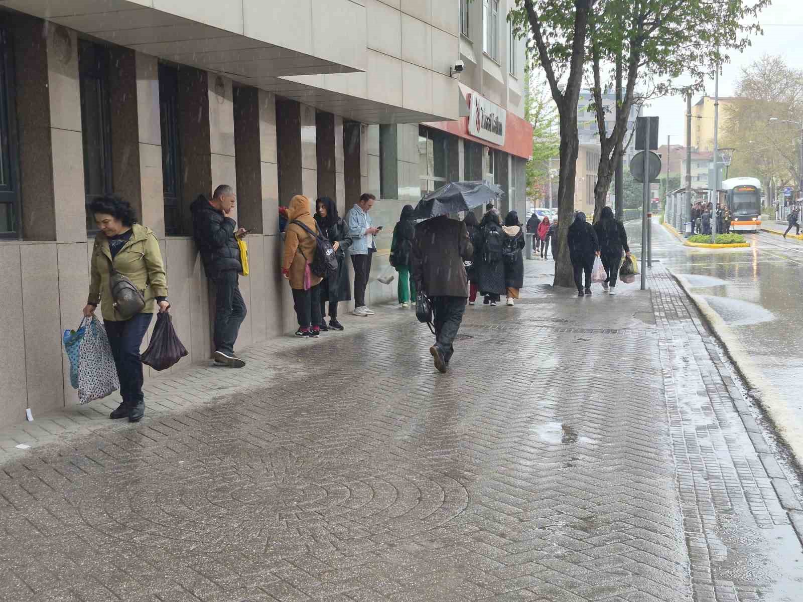 Eskişehir’de sağanak yağış etkili oldu
?v=1