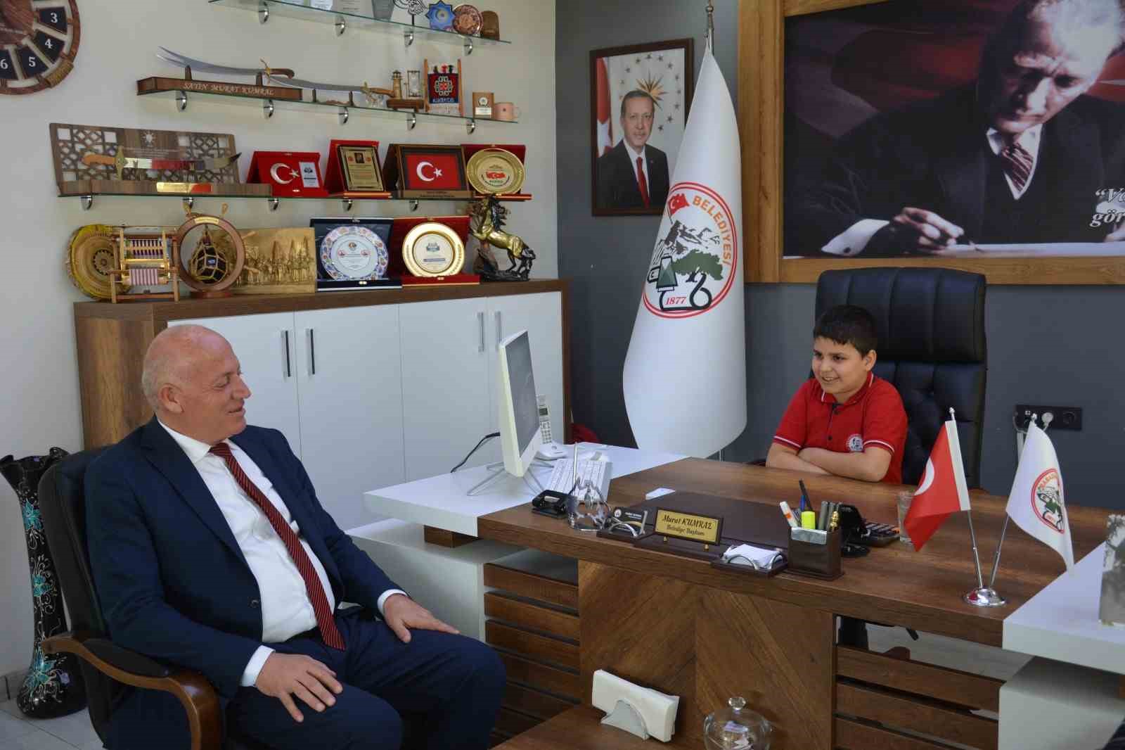 Babadağ’da başkanlık koltuğu geleceğin teminatı Muhammet’e emanet
?v=1