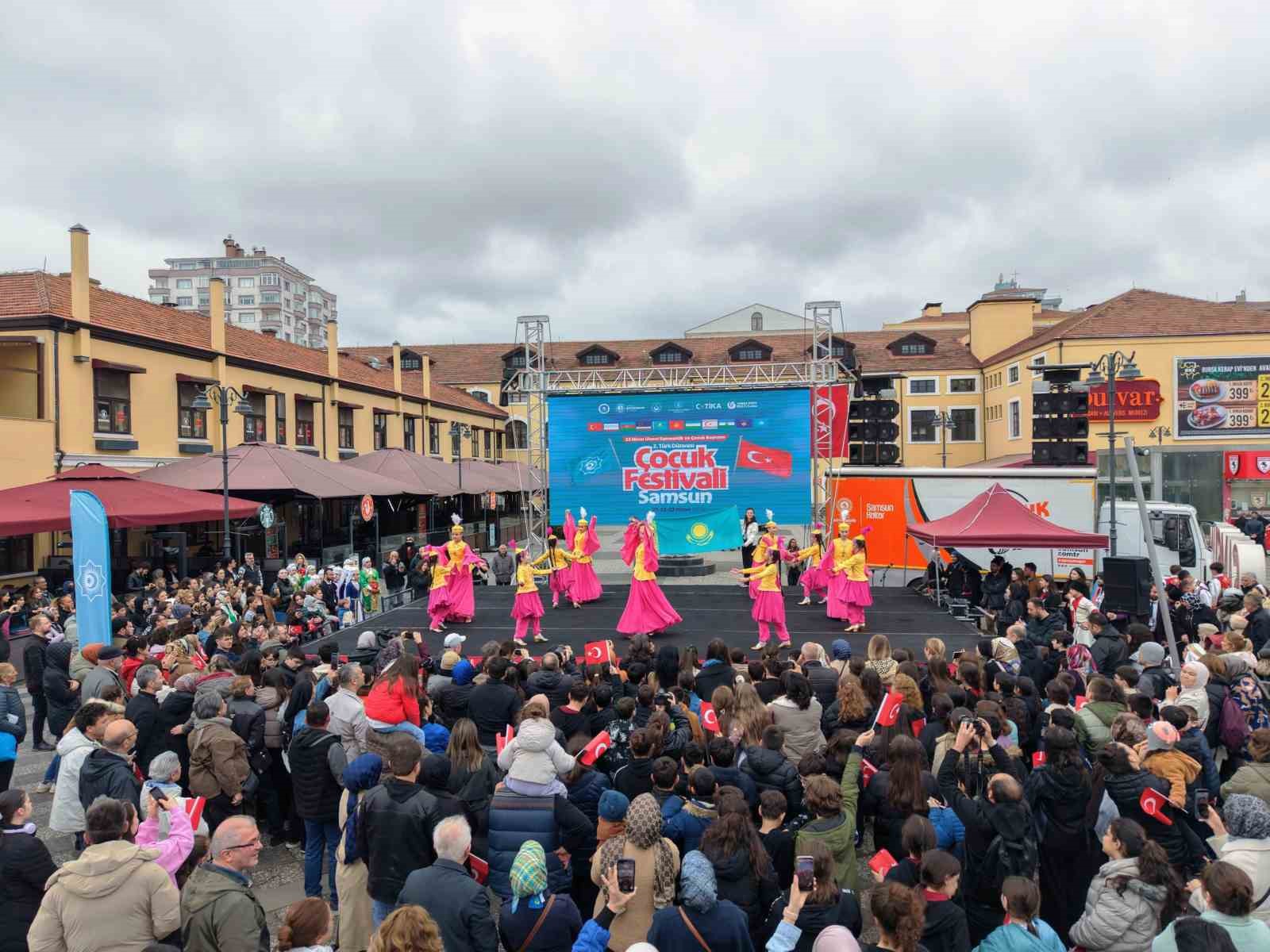 Türk dünyası çocukları, kültürlerini Samsun’da sergiledi
?v=1